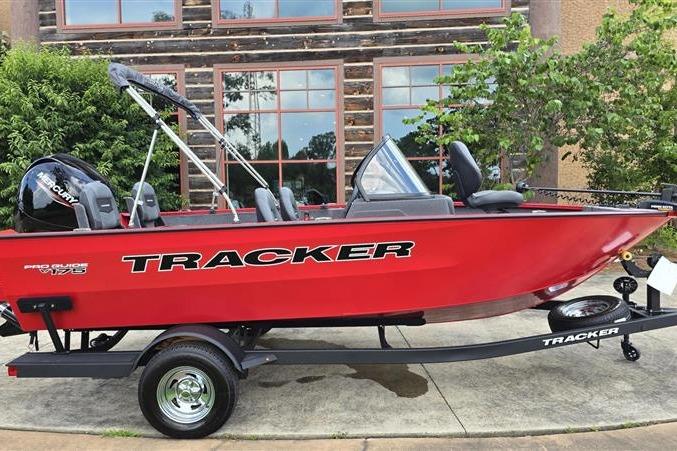 Image of 2026 TRACKER PRO GUIDE V-175 COMBO