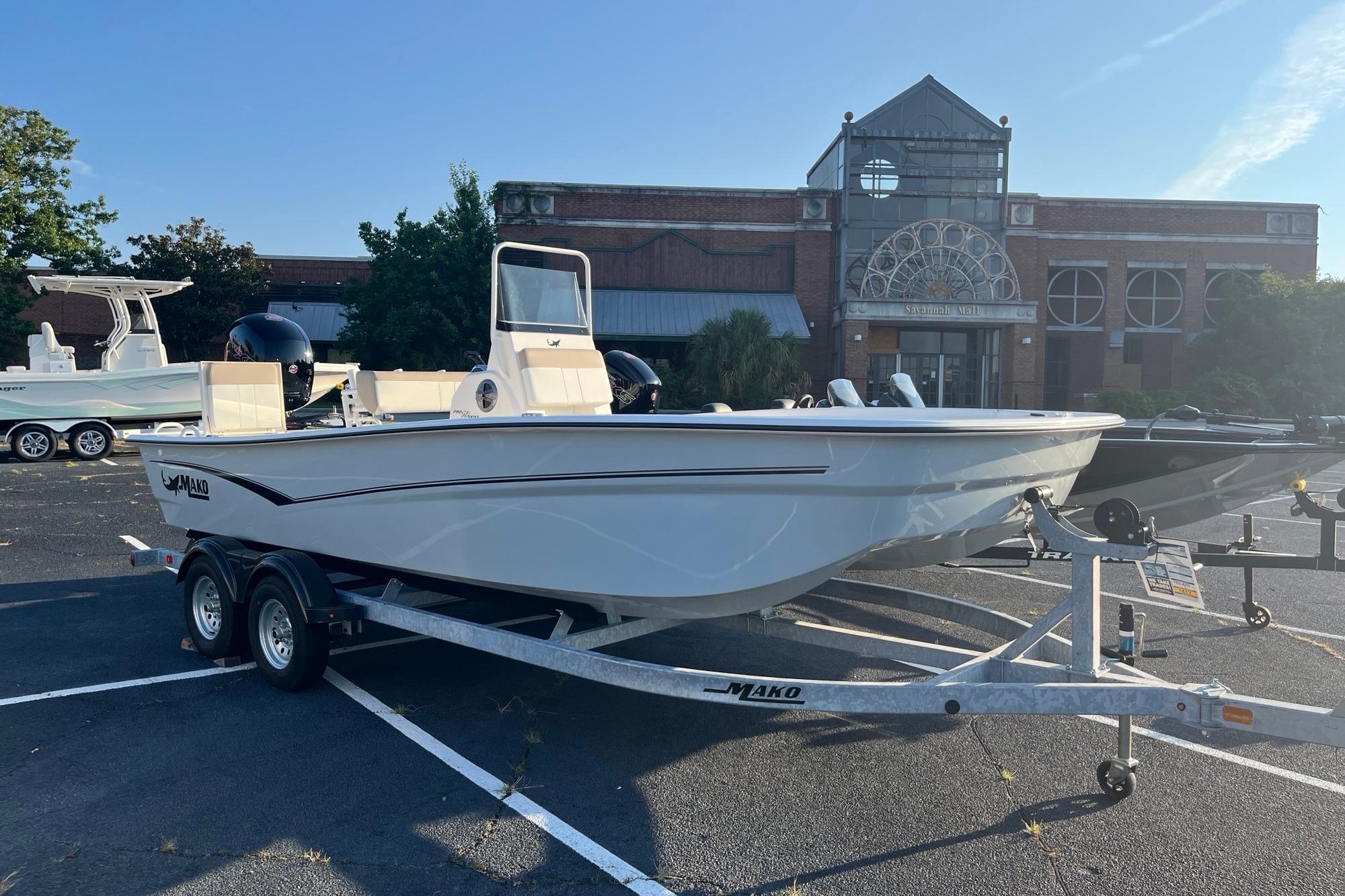 Image of 2026 MAKO PRO SKIFF 19 CC