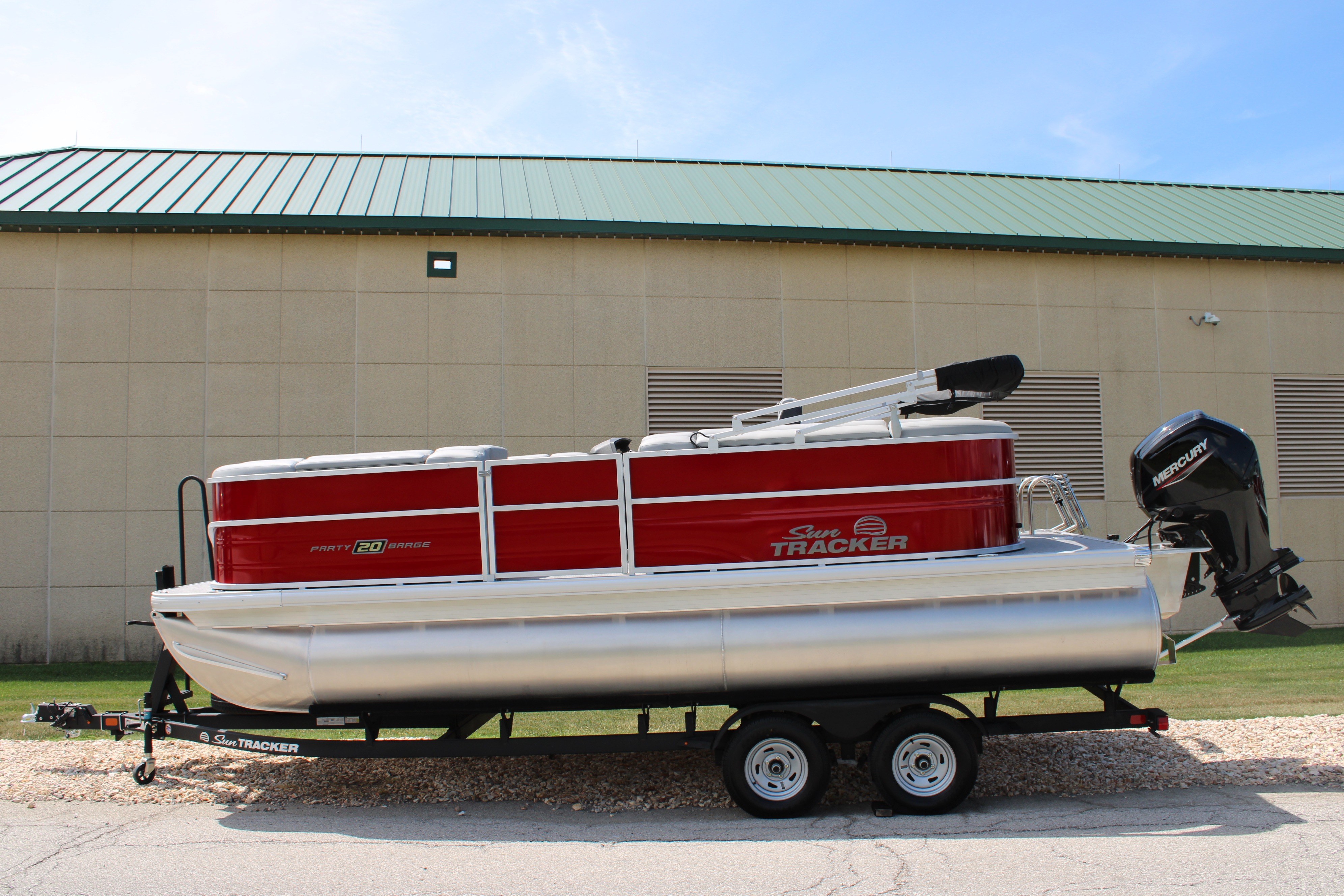 Image of 2026 SUN TRACKER PARTY BARGE 20 DLX