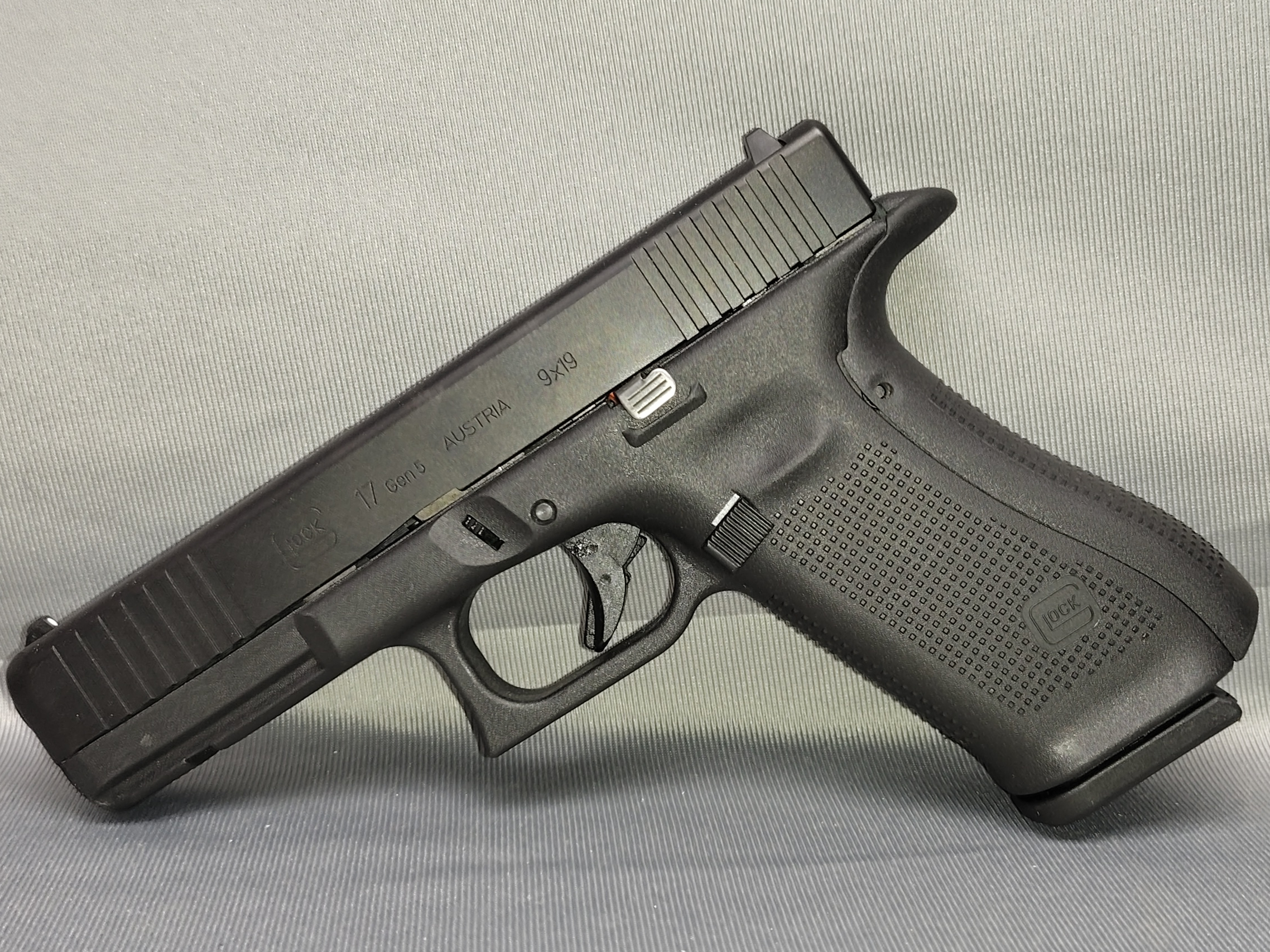 GLOCK ~ 17 GEN 5 ~ 9MM LUGER - Glock