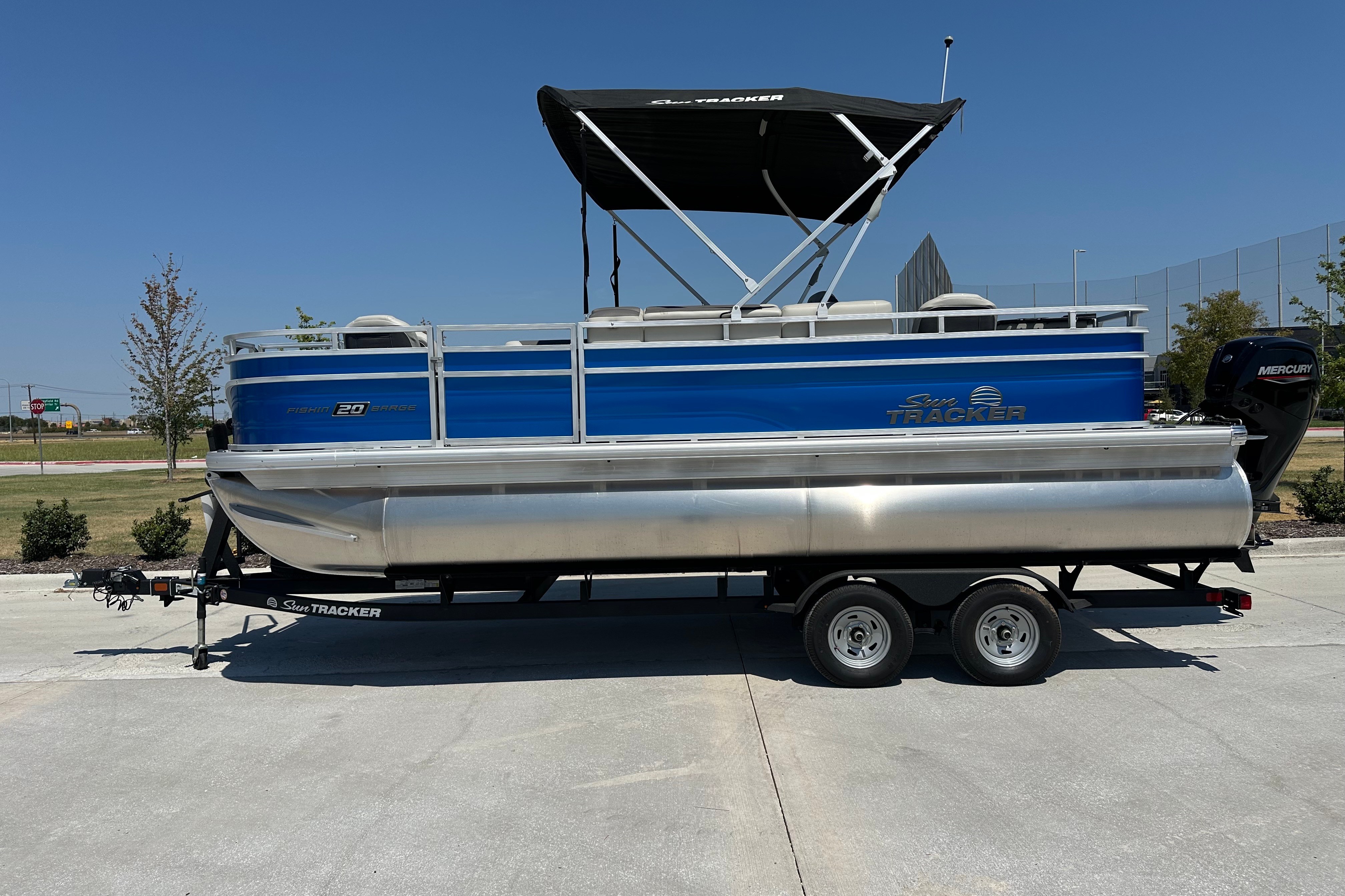 Image of 2026 SUN TRACKER FISHIN BARGE 20 DLX