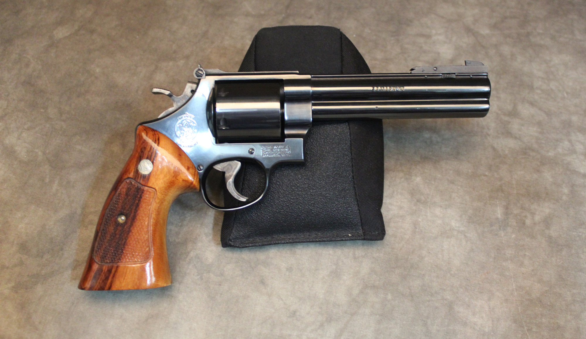 Image of Smith & Wesson~29-3 Classic Hunter