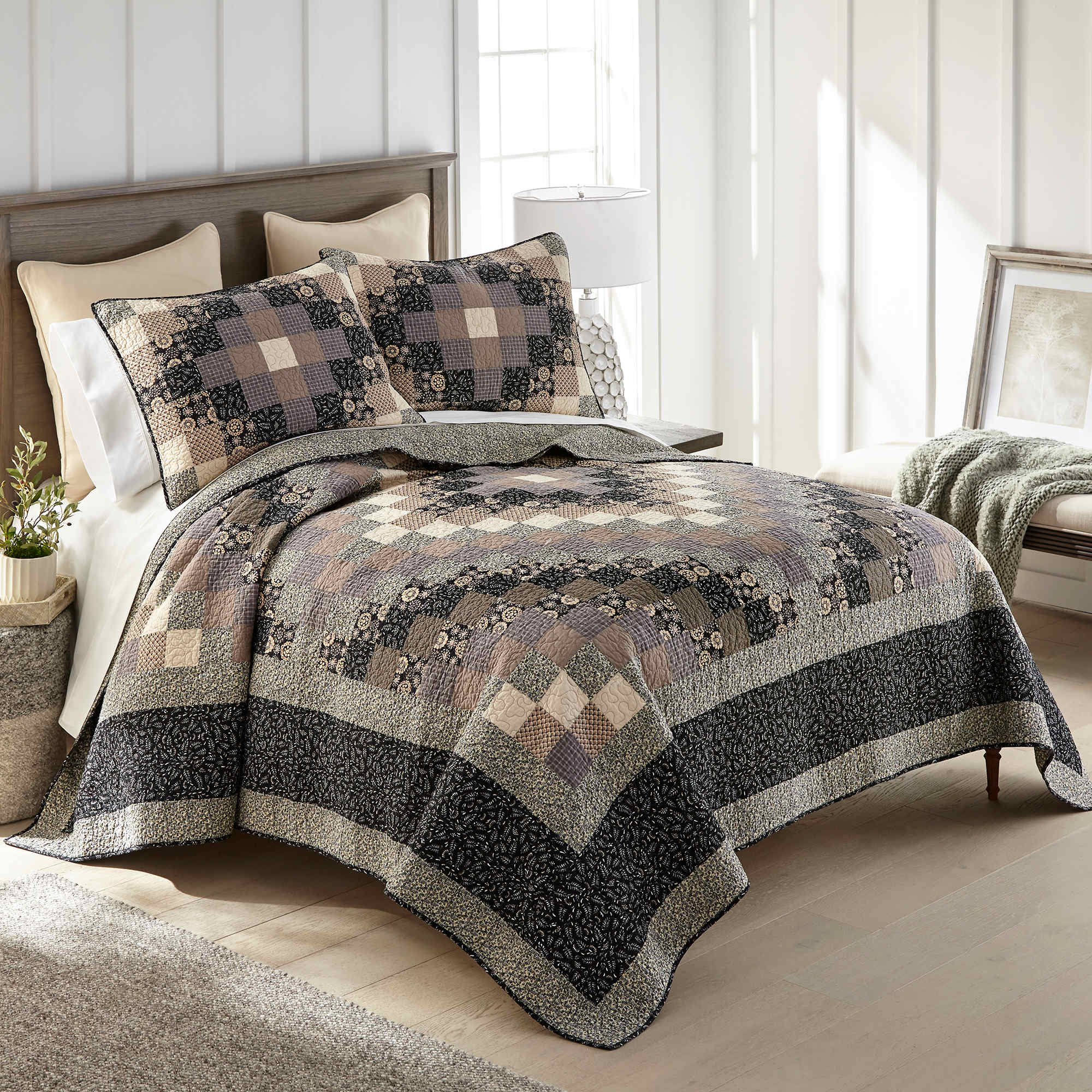 Image of Donna Sharp Lexington Trip Cotton Pieced Quilt Set