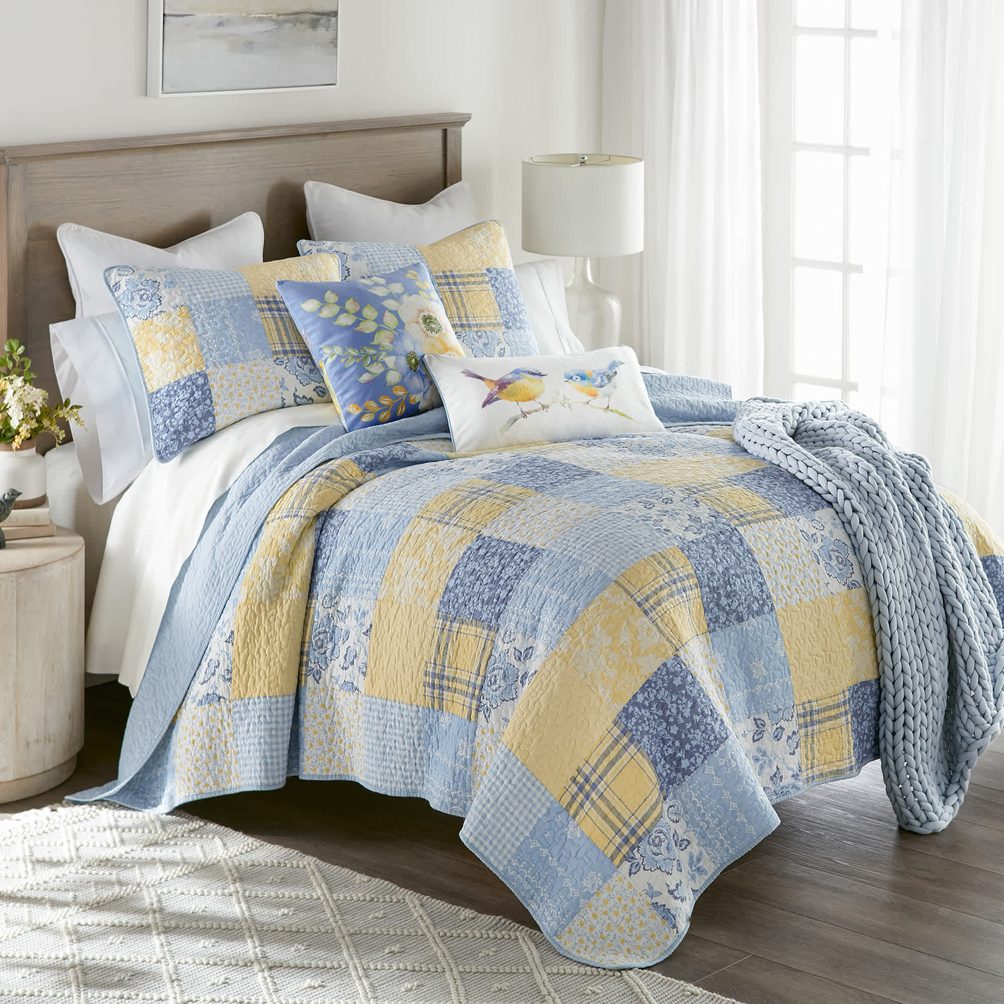 Image of Donna Sharp Spring Flowers Cotton Quilt Set - King