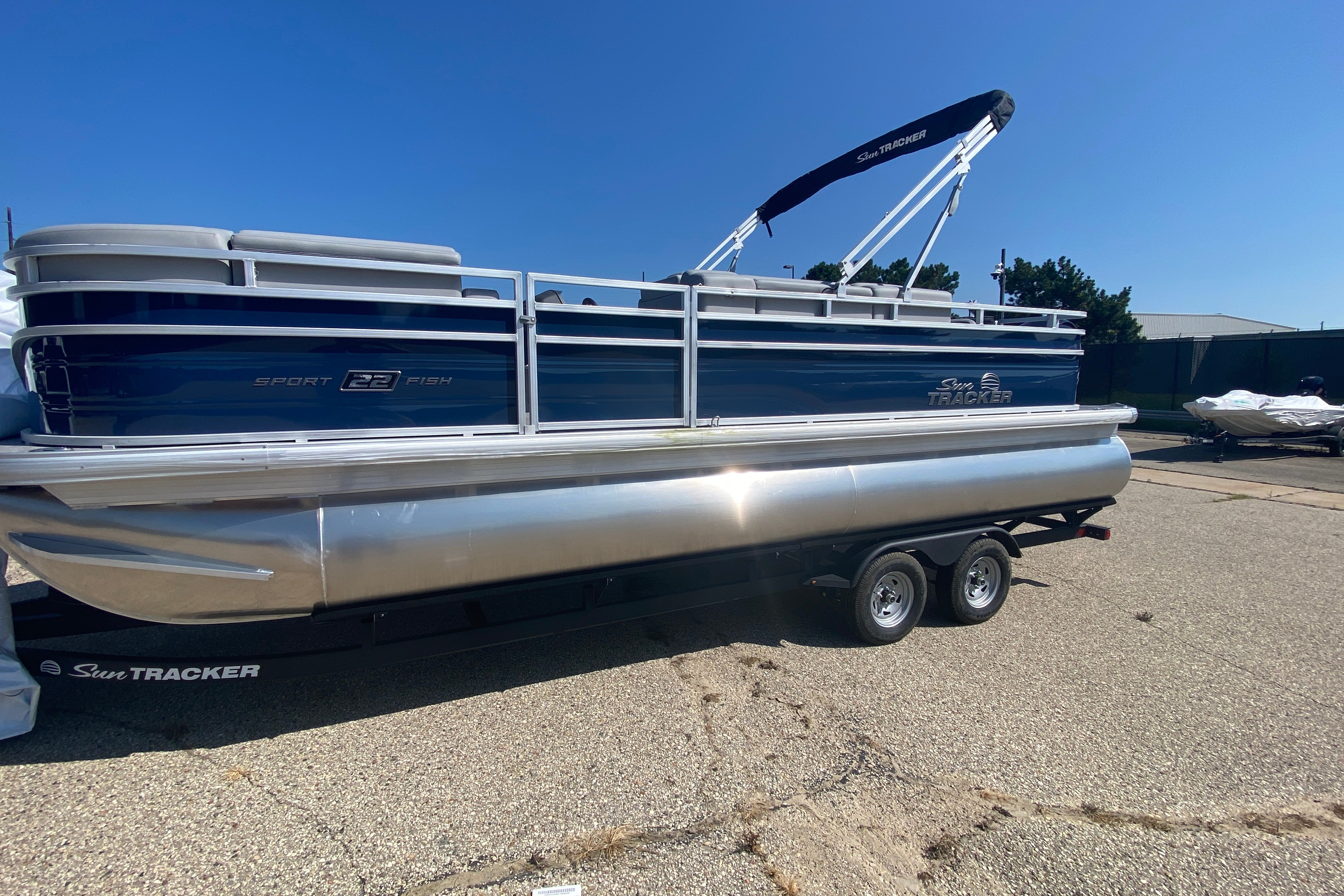 Image of 2026 SUN TRACKER SPORTFISH 22 DLX