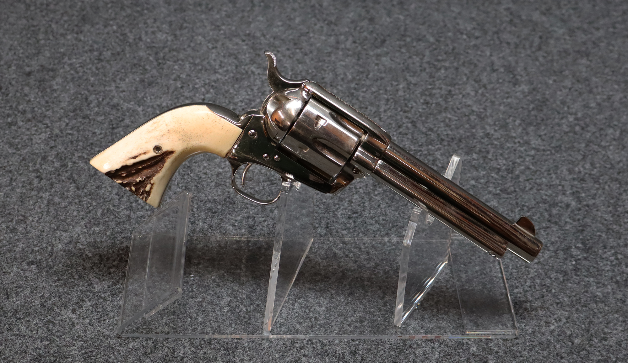 Colt ~ Single Action Army ~ .44-40 Winchester (4968738) - Colt