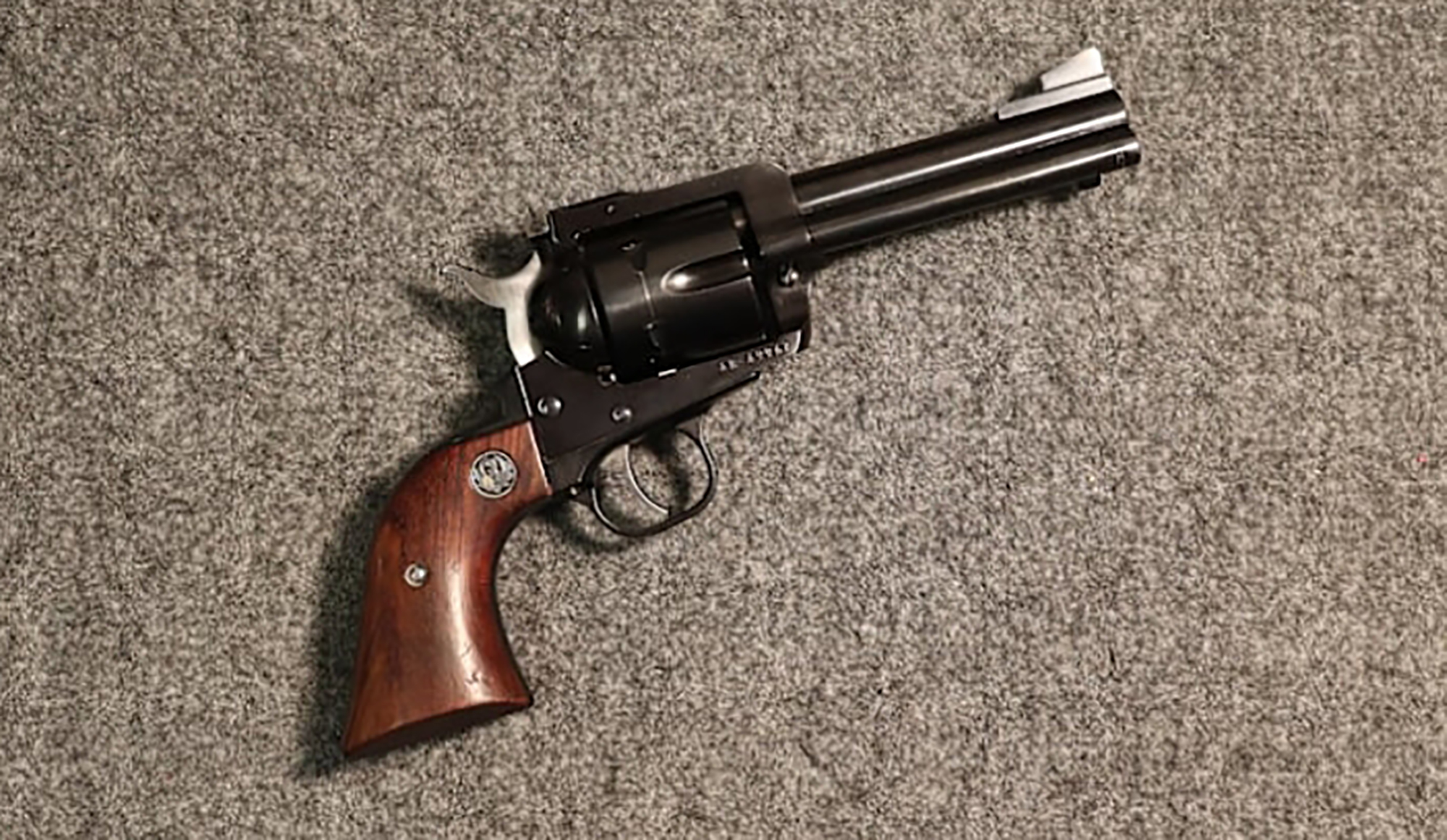 Image of Ruger ~ New Model Blackhawk ~ .41 Magnum (4980241)