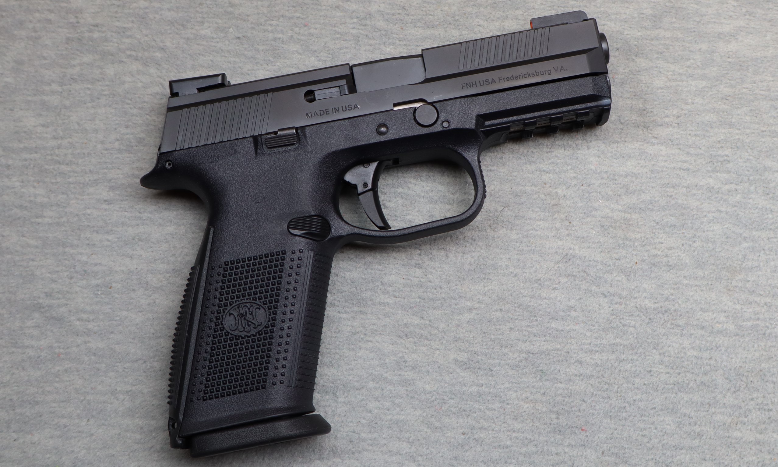 Image of FN ~ Model FNS-9 ~ 9mm Luger