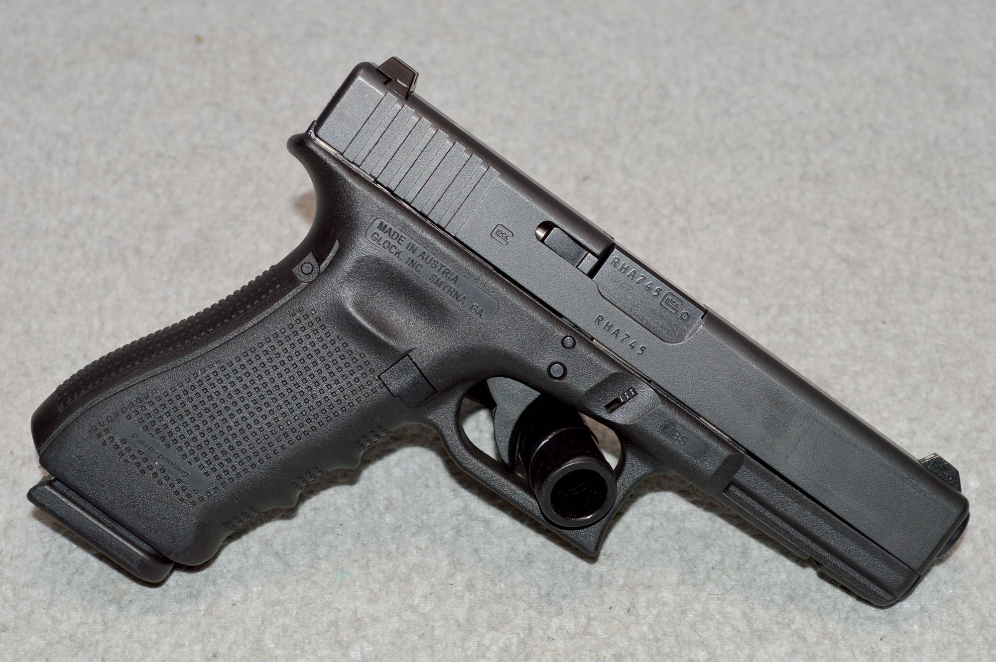 Image of Glock ~ 22 Gen 4 ~ .40 S&W