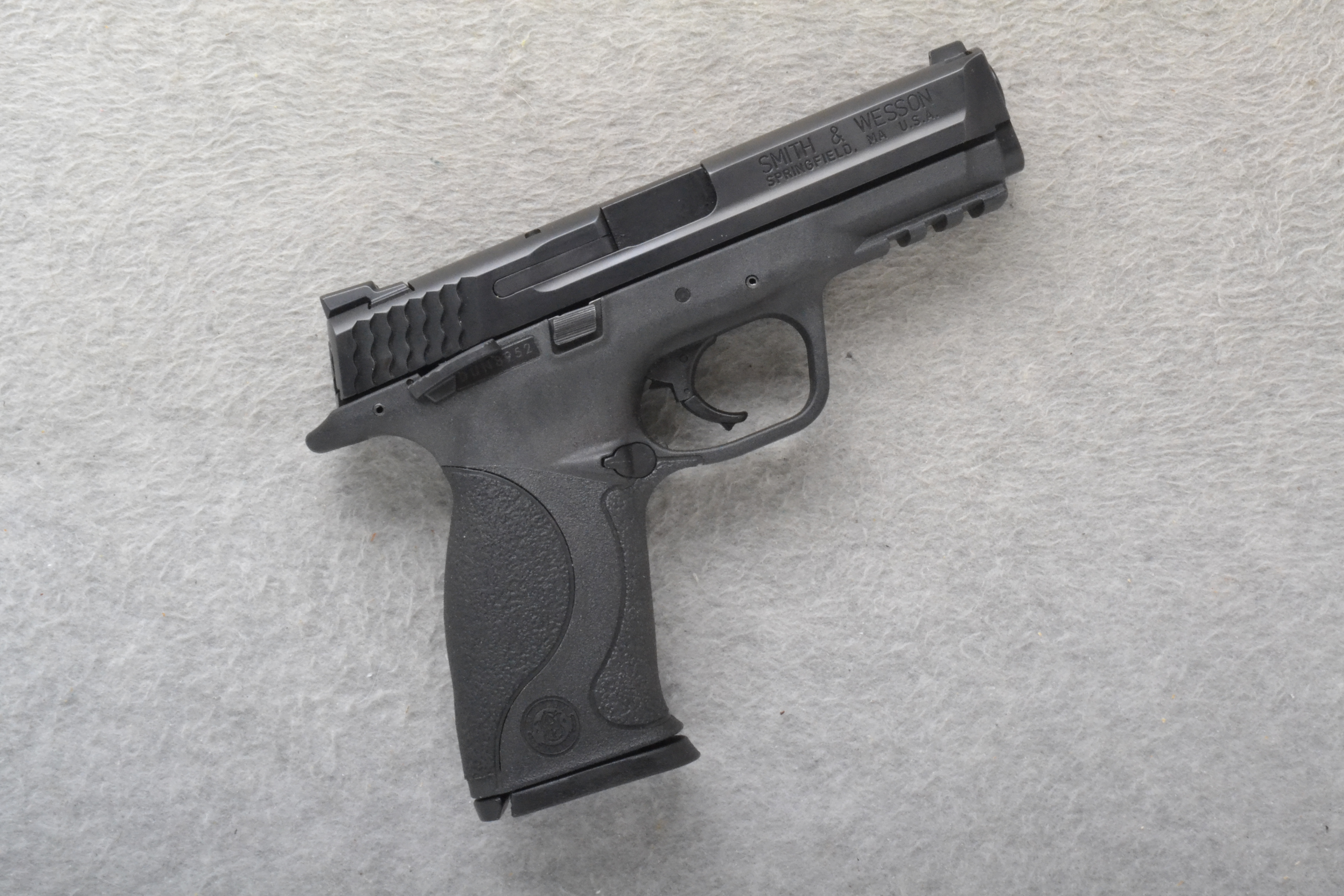 Image of Smith & Wesson ~ M&P 40 ~ .40 S&W