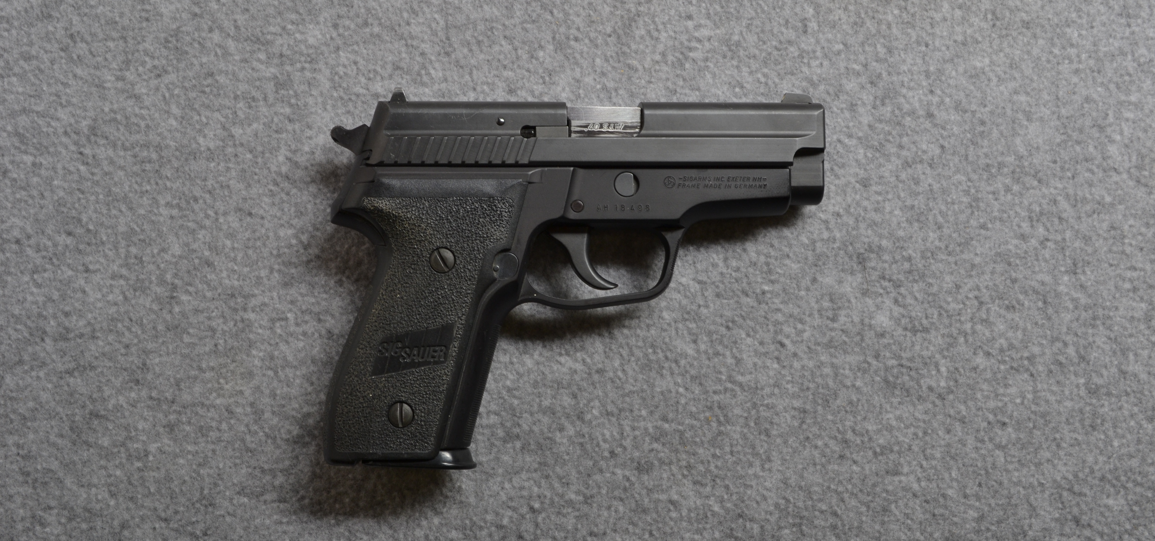 SIG Sauer~P229~.40 S&ampW - Sig Sauer