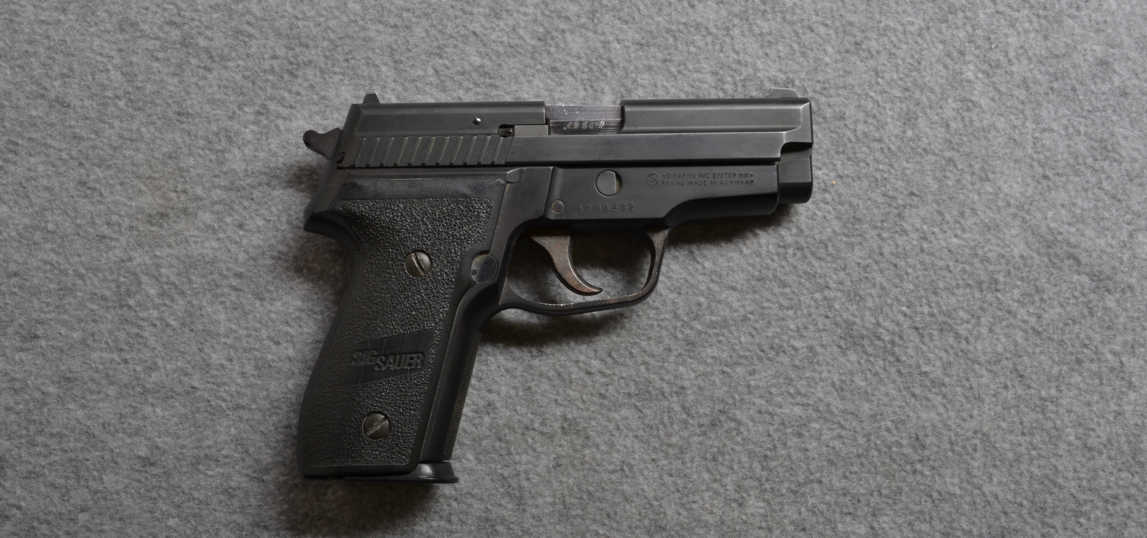 SIG Sauer~P229~.40 S&ampW - Sig Sauer