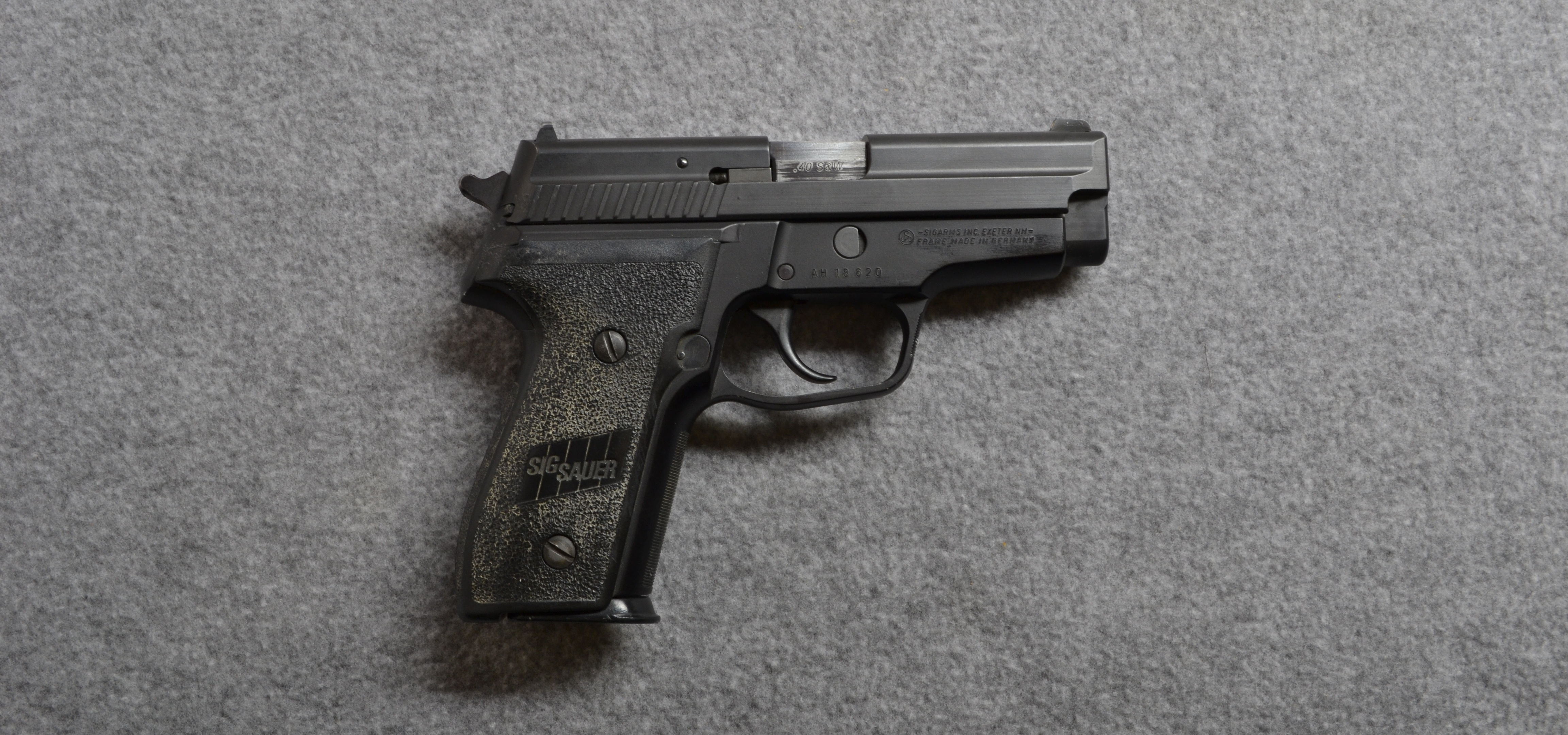 SIG Sauer~P229~.40 S&ampW - Sig Sauer