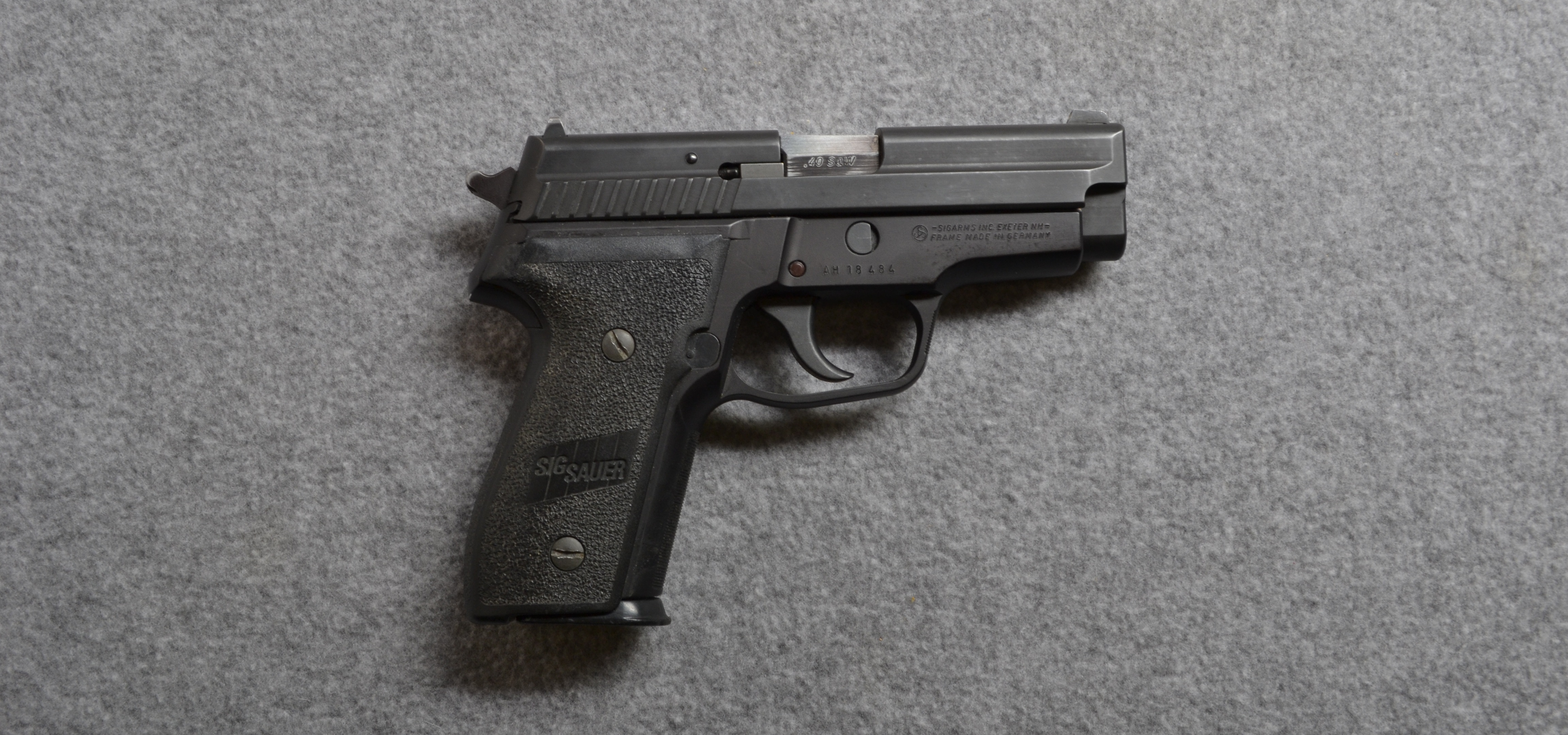 SIG Sauer~P229~.40 S&ampW - Sig Sauer