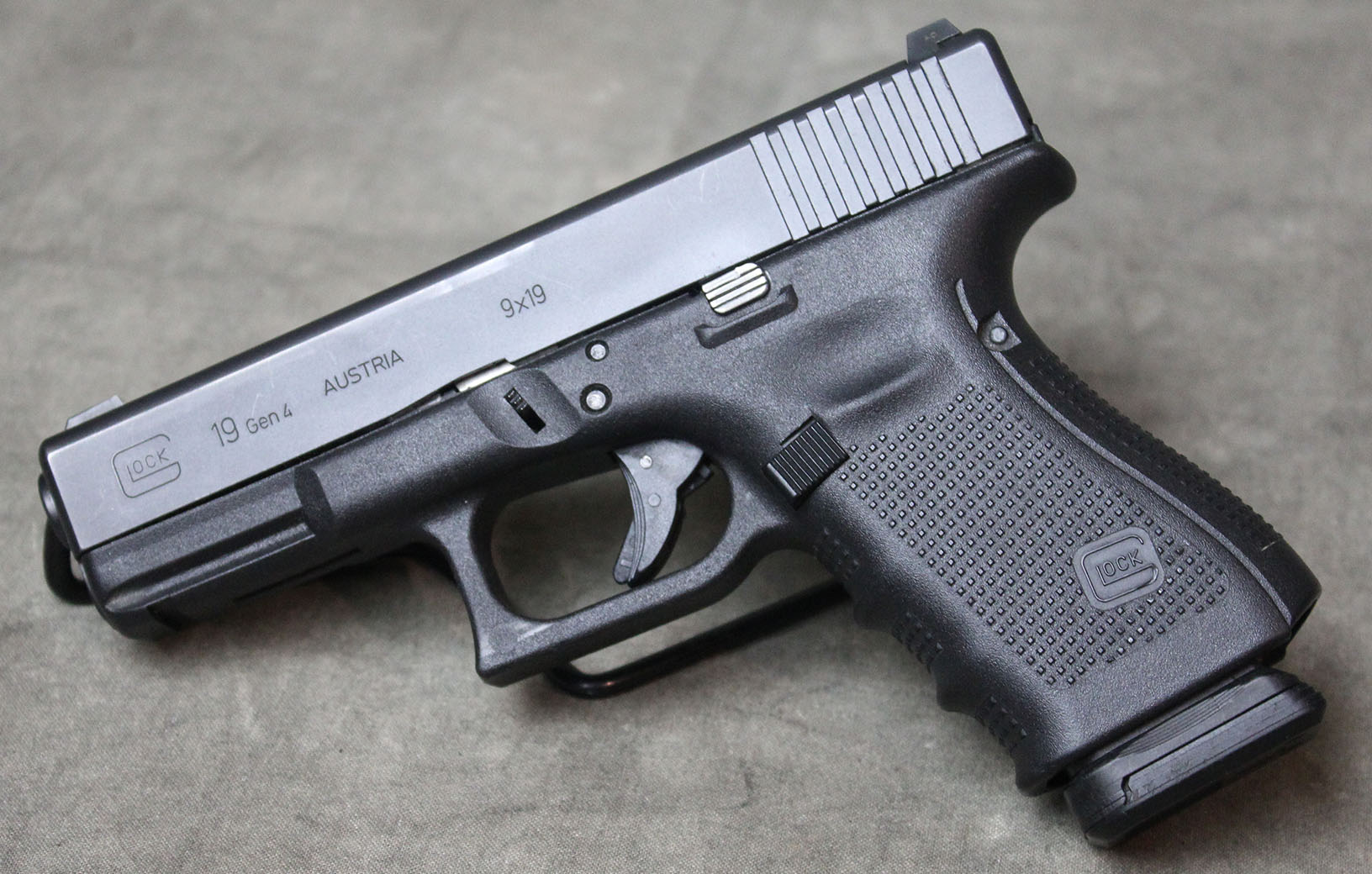 Glock ~ 19 Gen 4 ~ 9mm - Glock