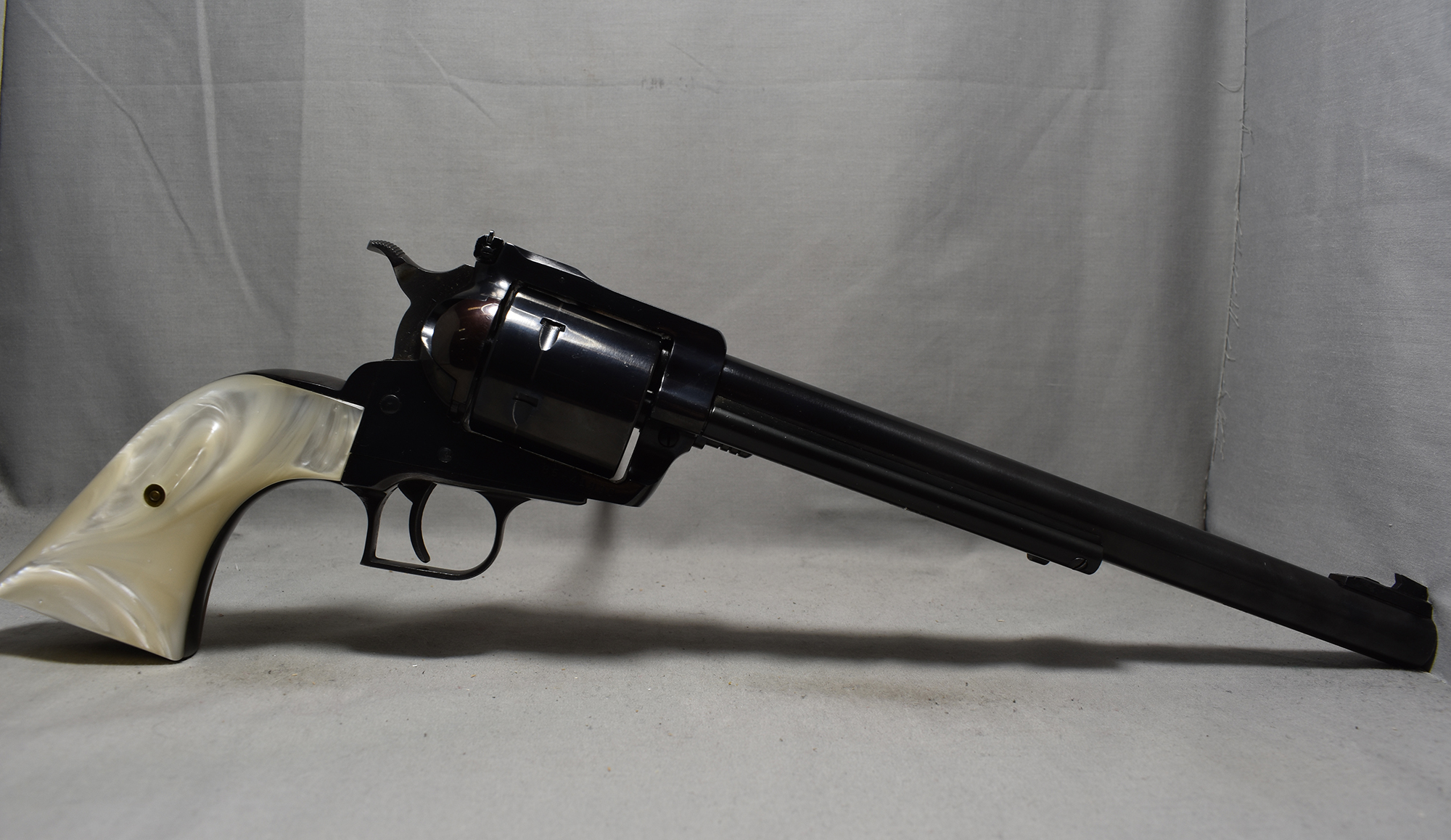Ruger ~ New Model Super Blackhawk ~ .44 Magnum - Ruger