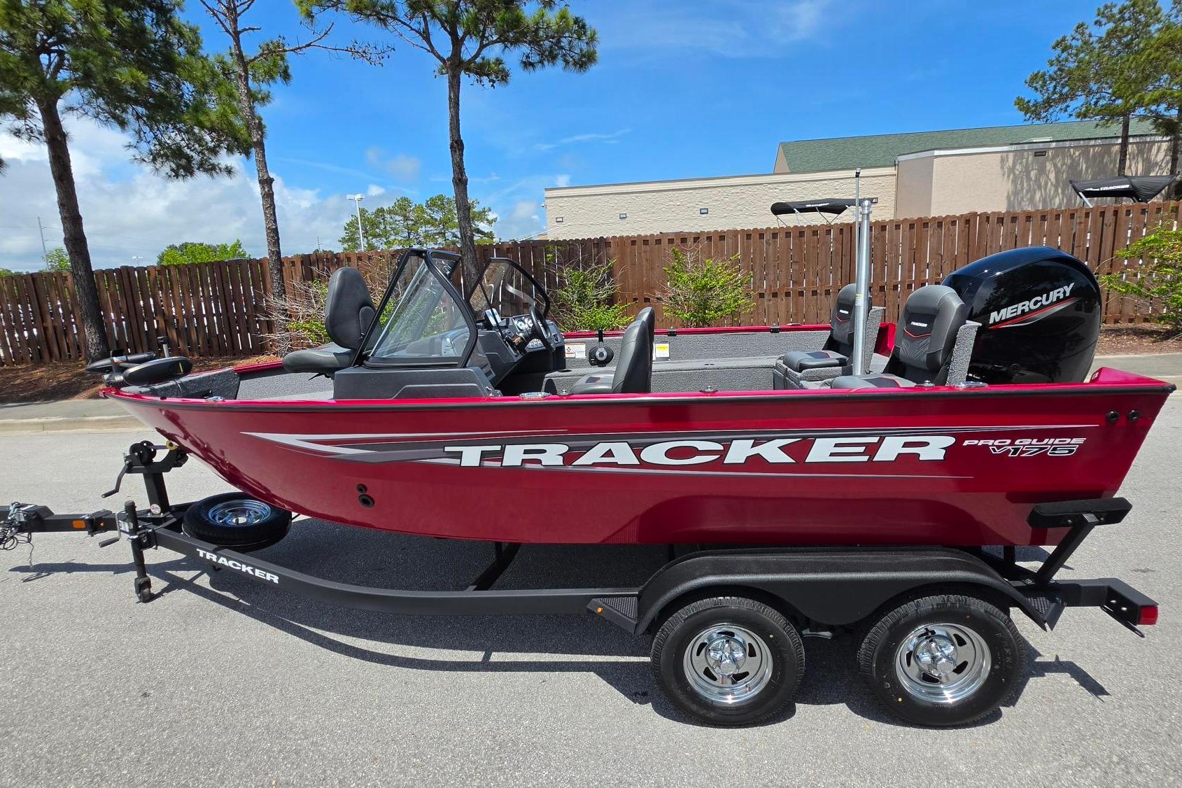 Image of Pre-Owned 2025 Tracker Pro Guide V-175 Combo