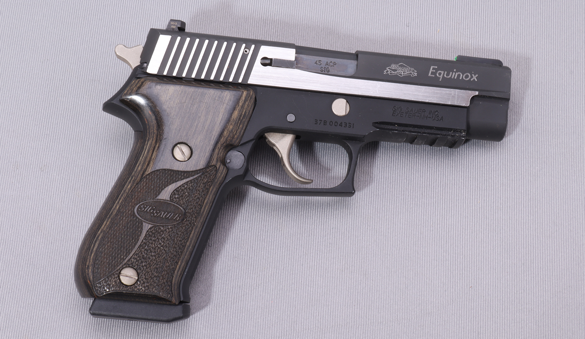 Image of SIG Sauer ~ P220 ~ 45 Auto