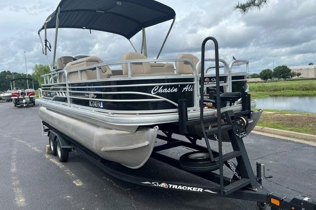 Image of Pre-Owned 2023 Sun Tracker Fishin Barge 20 DLX