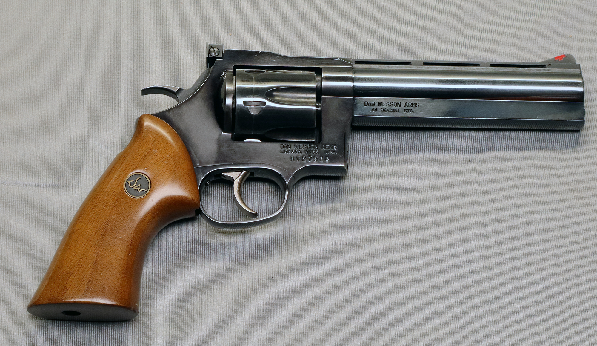 Image of DAN WESSON ARMS~44VH~.44 REMINGTON MAGNUM