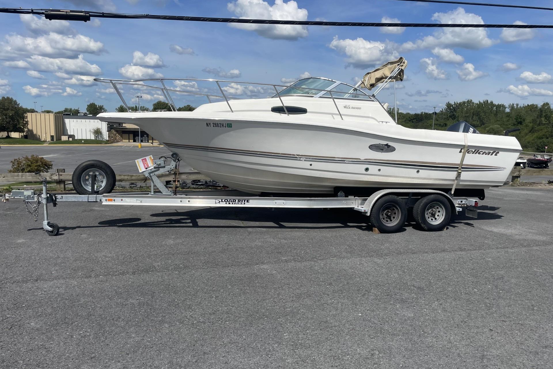 Image of Pre-Owned 2002 Wellcraft 24 Walkaround