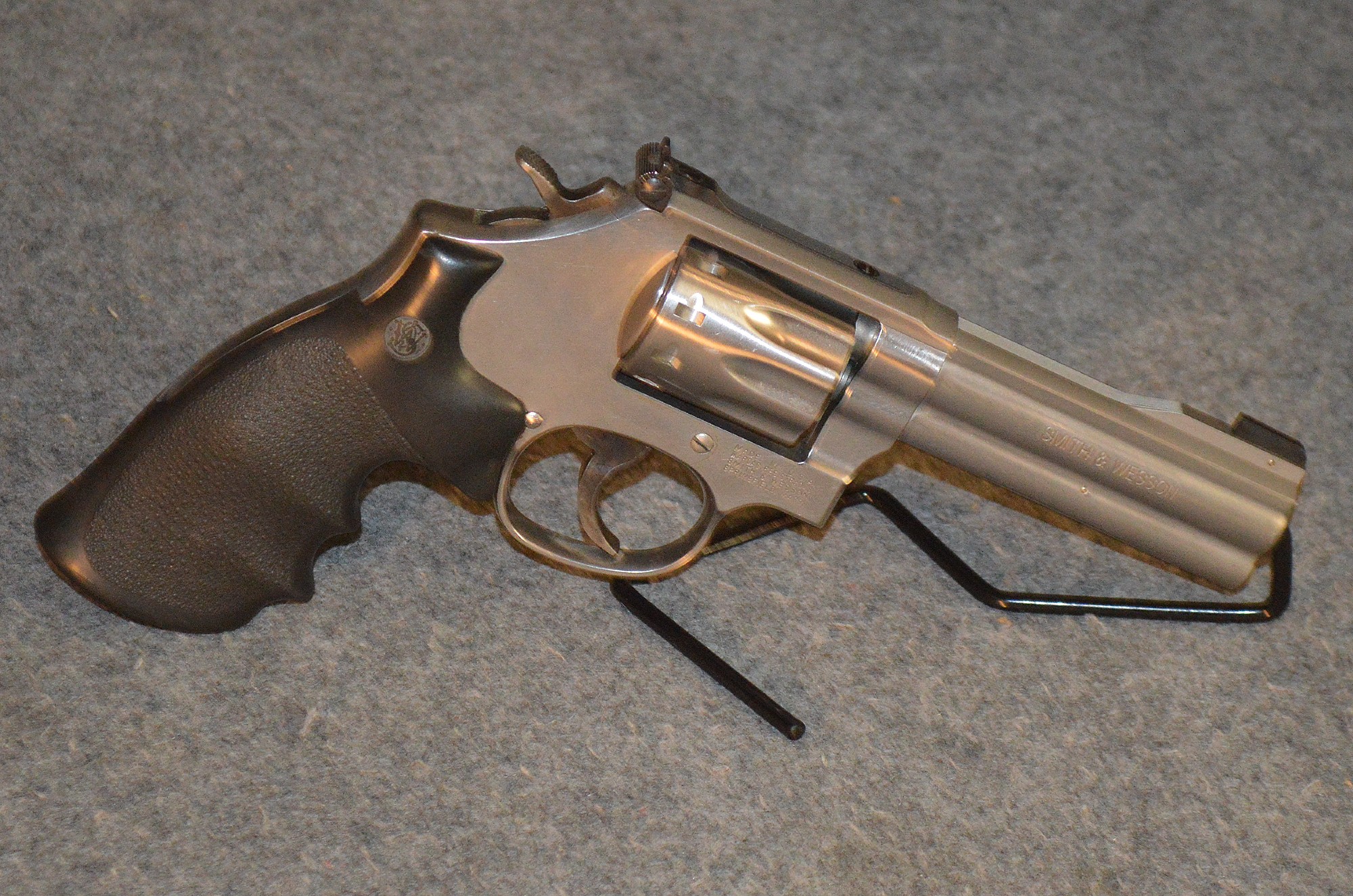 Image of Smith & Wesson ~ 617-6 ~ .22 LR