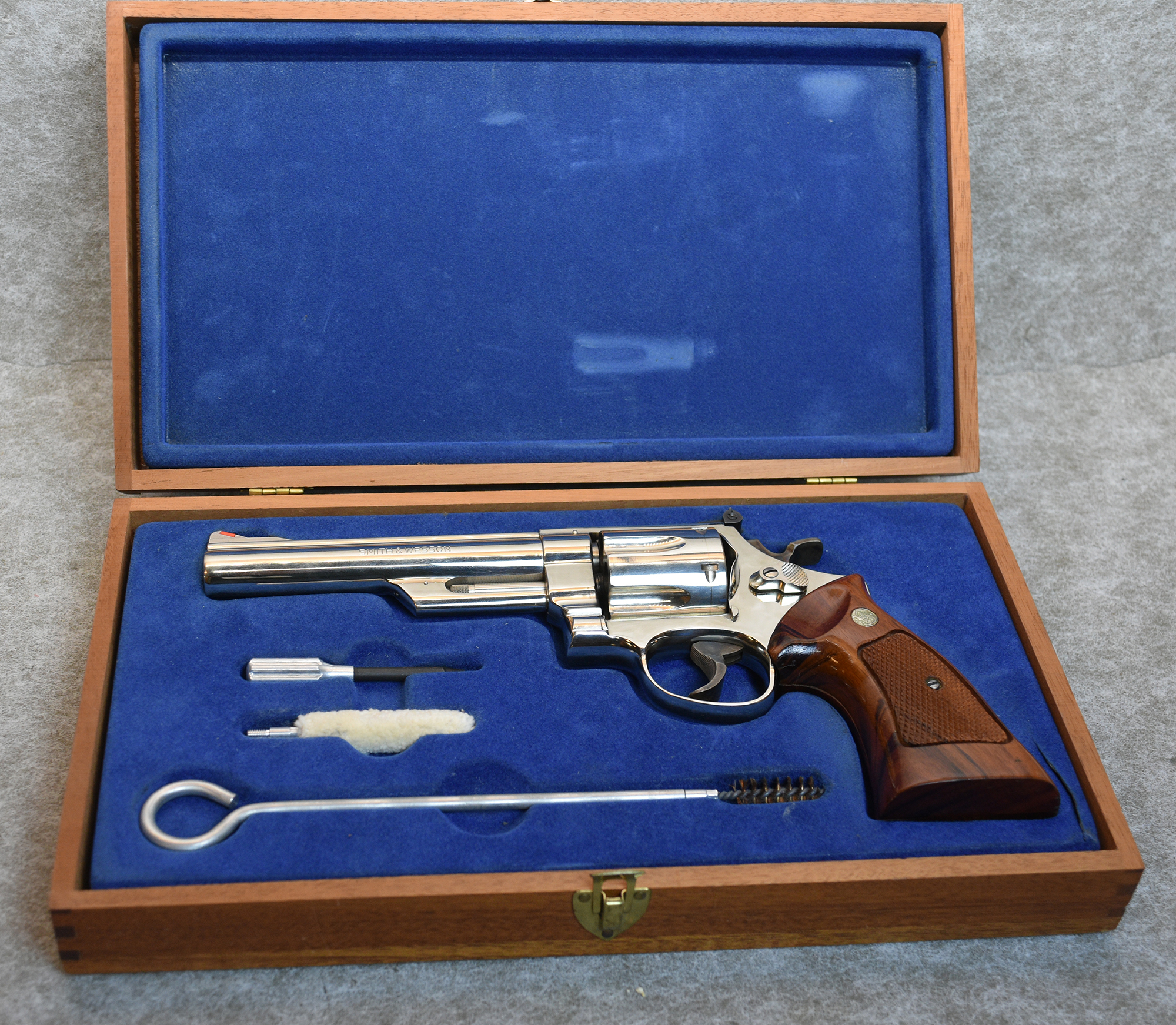 Smith &Wesson ~ Model 29-2 ~ .44 Magnum - Smith & Wesson