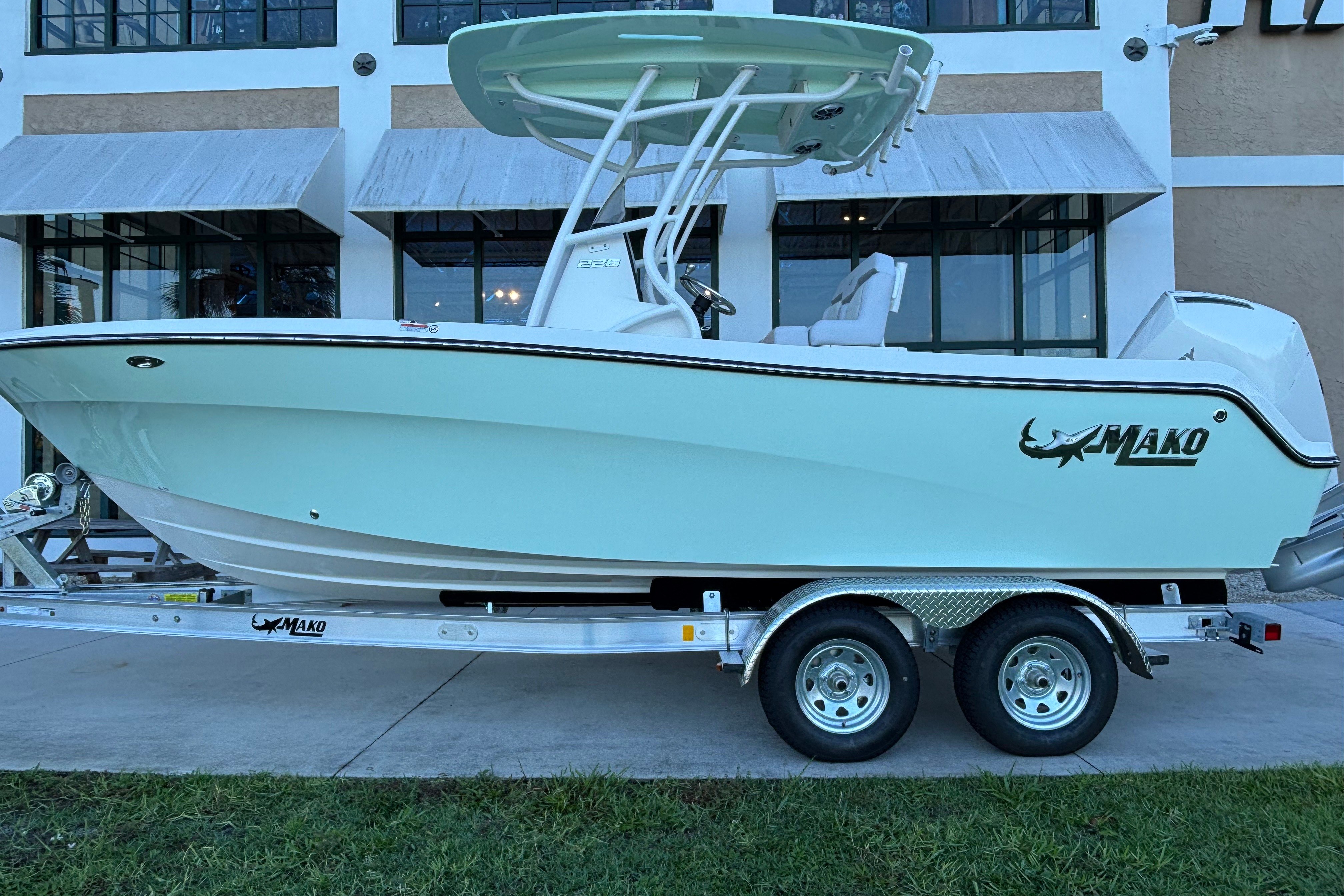  2026 MAKO 226 CC - $119099.00 at Bass Pro Shops