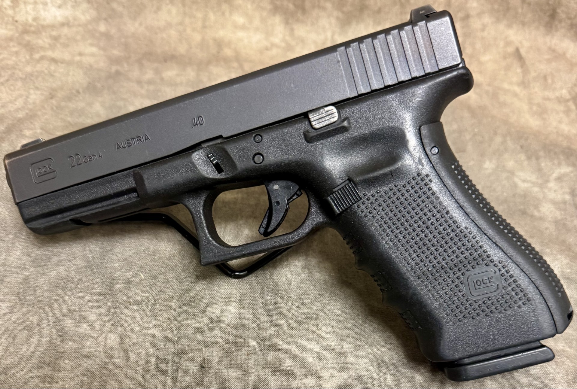 Glock~22 Gen4~.40 S&ampW - Glock