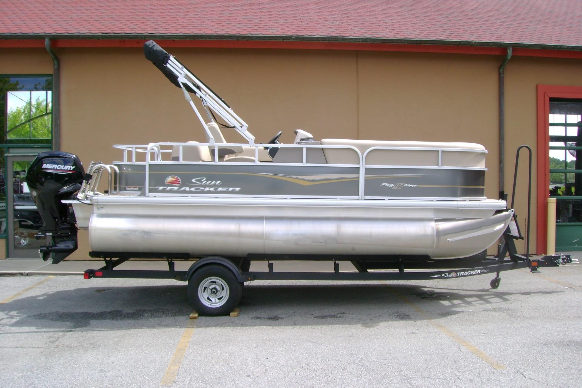 Image of Pre-Owned 2025 Sun Tracker Party Barge 18 DLX