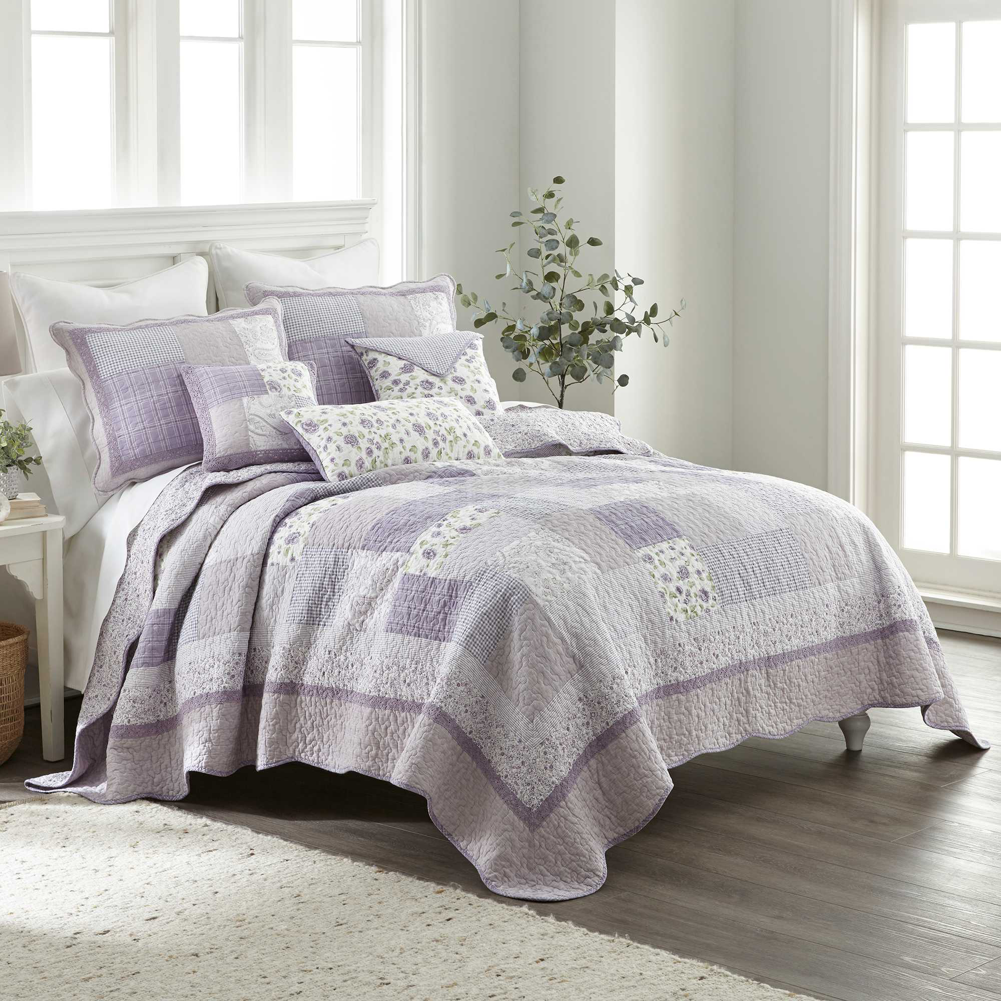 Image of "Donna Sharp Lavender Rose Cotton Quilt - Lavender Rose - 90""x90"""