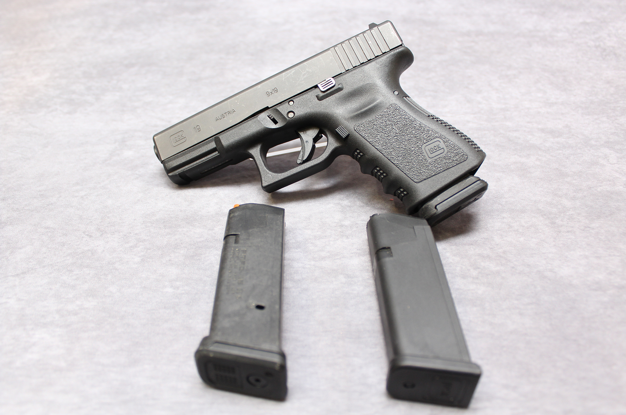 GLOCK ~ 19 GEN 4 ~ 9MM LUGER - Glock