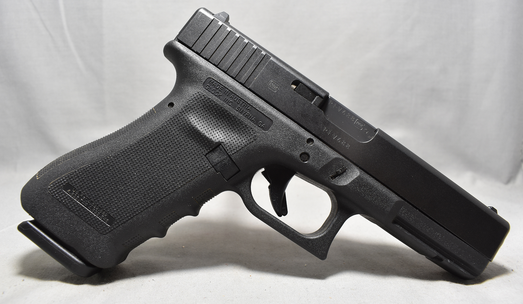 Image of Glock ~ 22 ~ .40 S&W