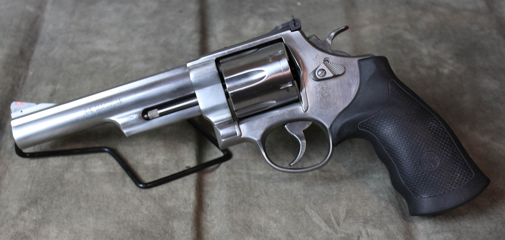 Image of Smith & Wesson ~ 629-6 ~ .44
