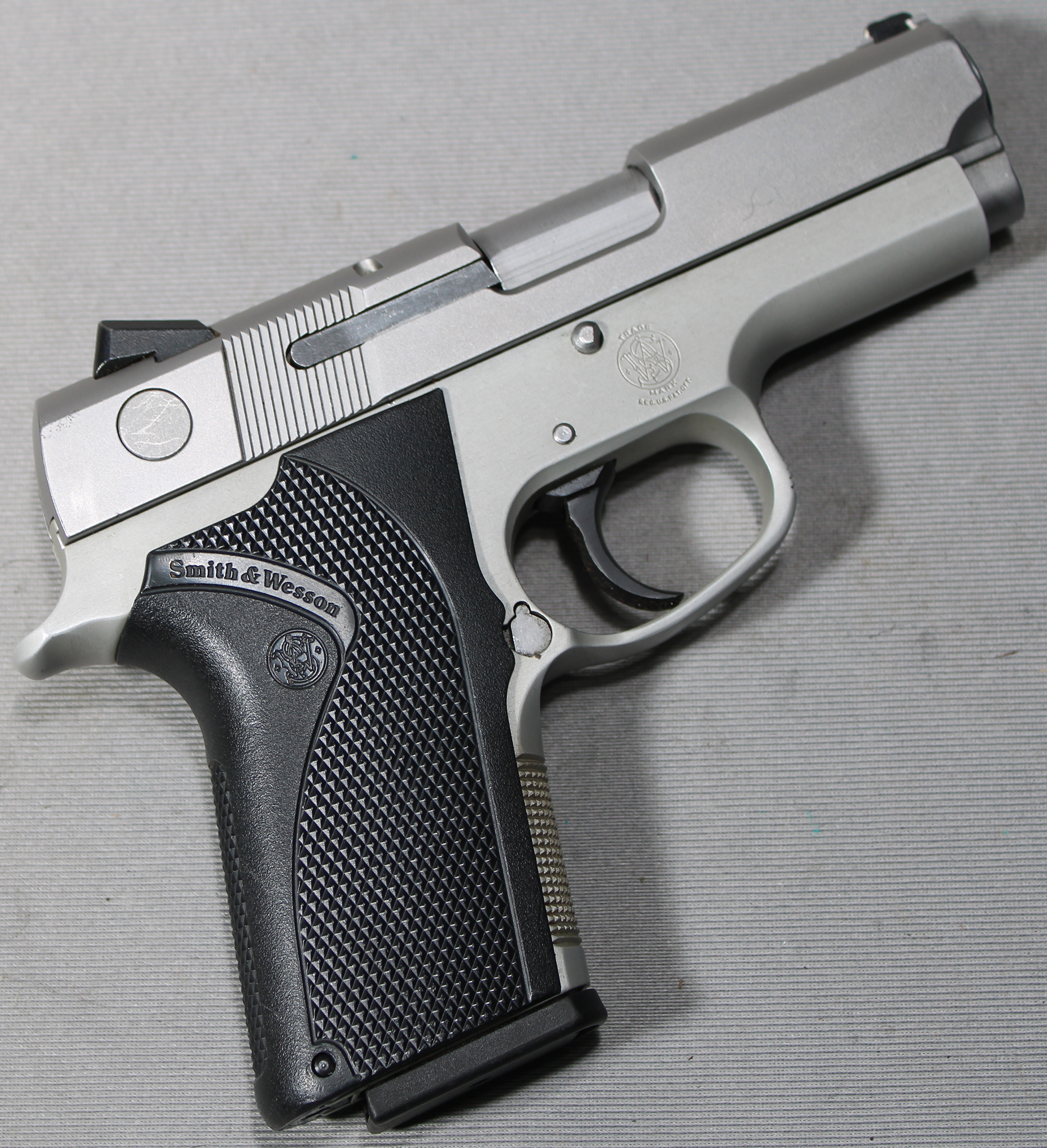 Image of Smith & Wesson ~ Model 4053 ~ .40 S&W