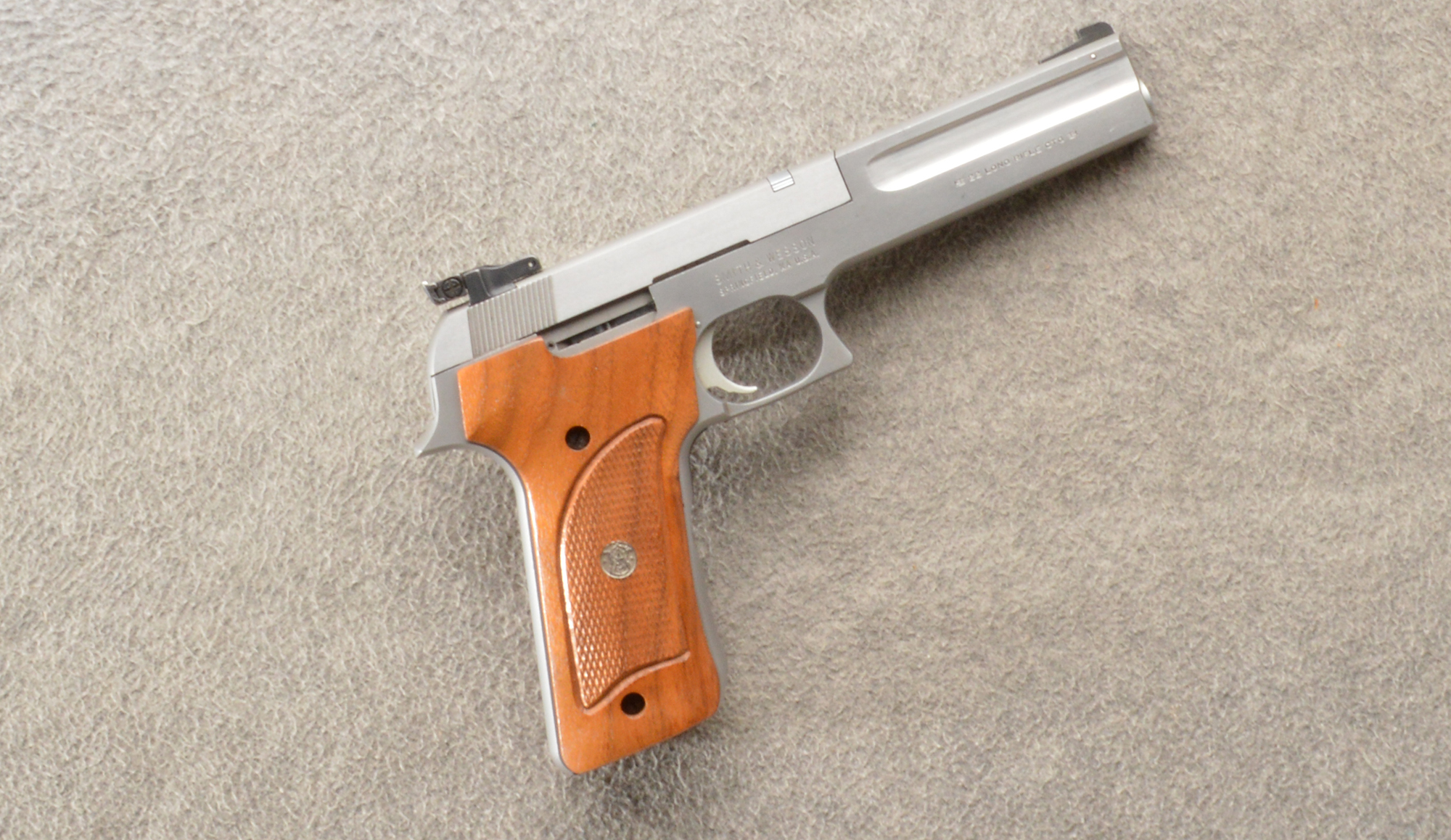 Image of "Smith & Wesson ~ 2206 ~ .22 LR ~ 6"" Barrel"