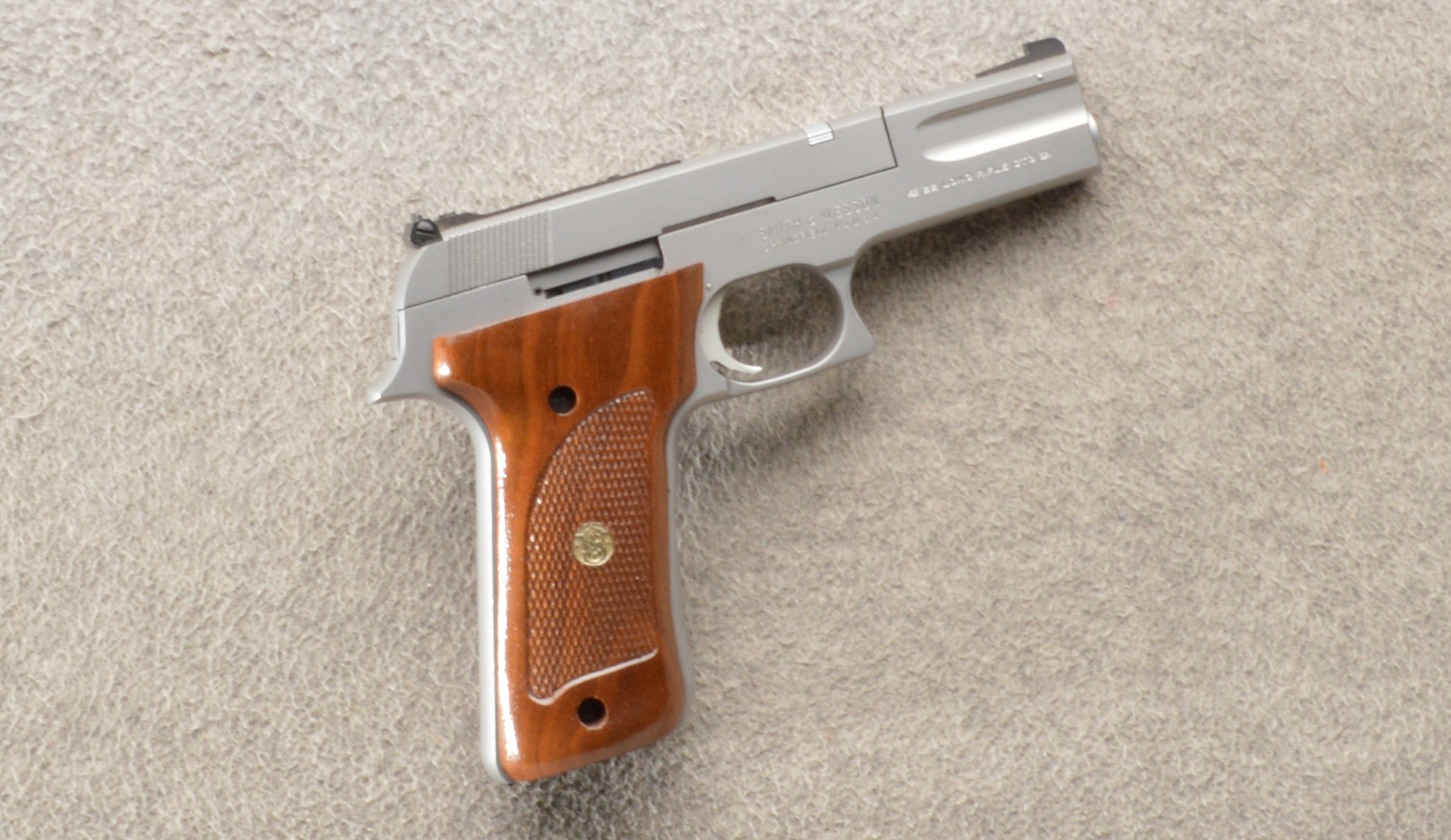 Image of "Smith & Wesson ~ 2206 ~ .22LR ~ 4.5"" Barrel"