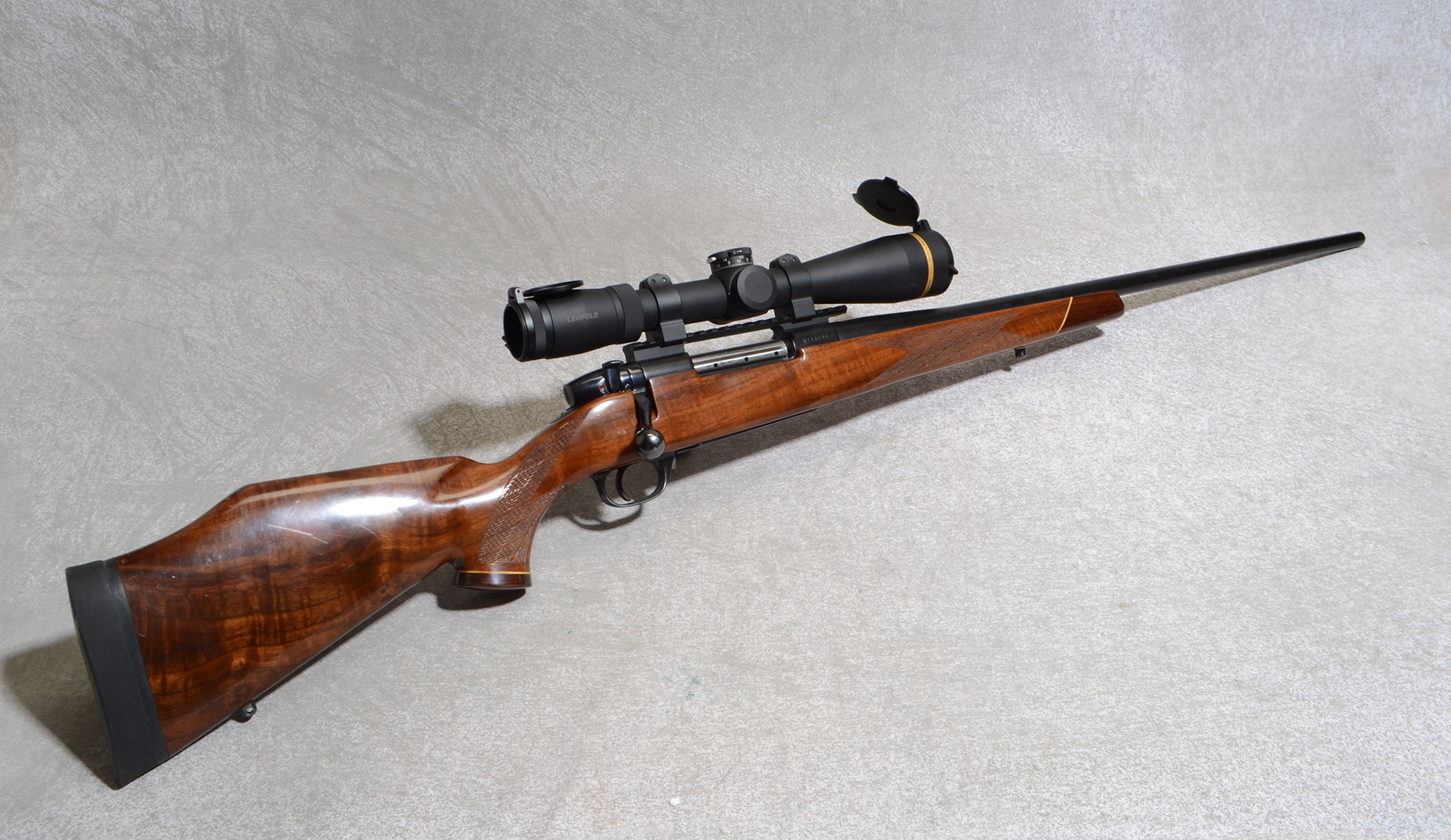 Image of Weatherby Mark V Deluxe Rifle, .300 Weatherby Magnum, 26 inch Barrel