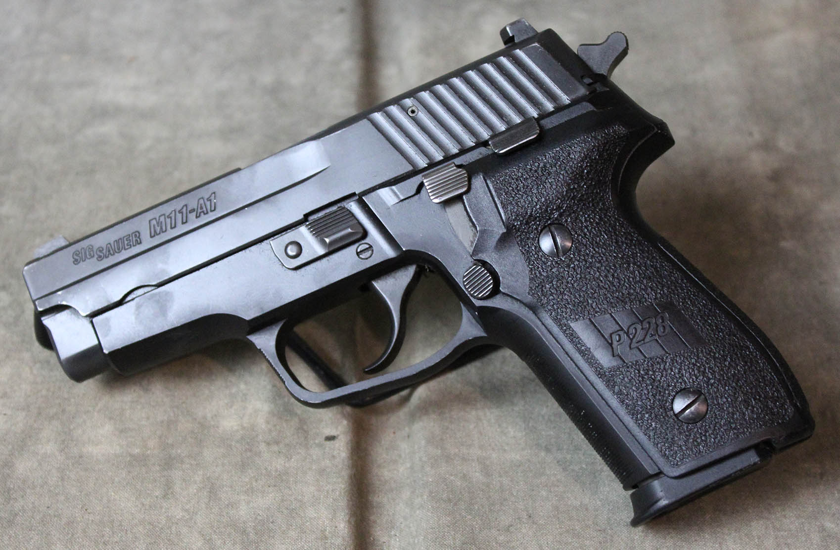 Sig Sauer ~ M11-A1 ~ 9mm - Sig Sauer