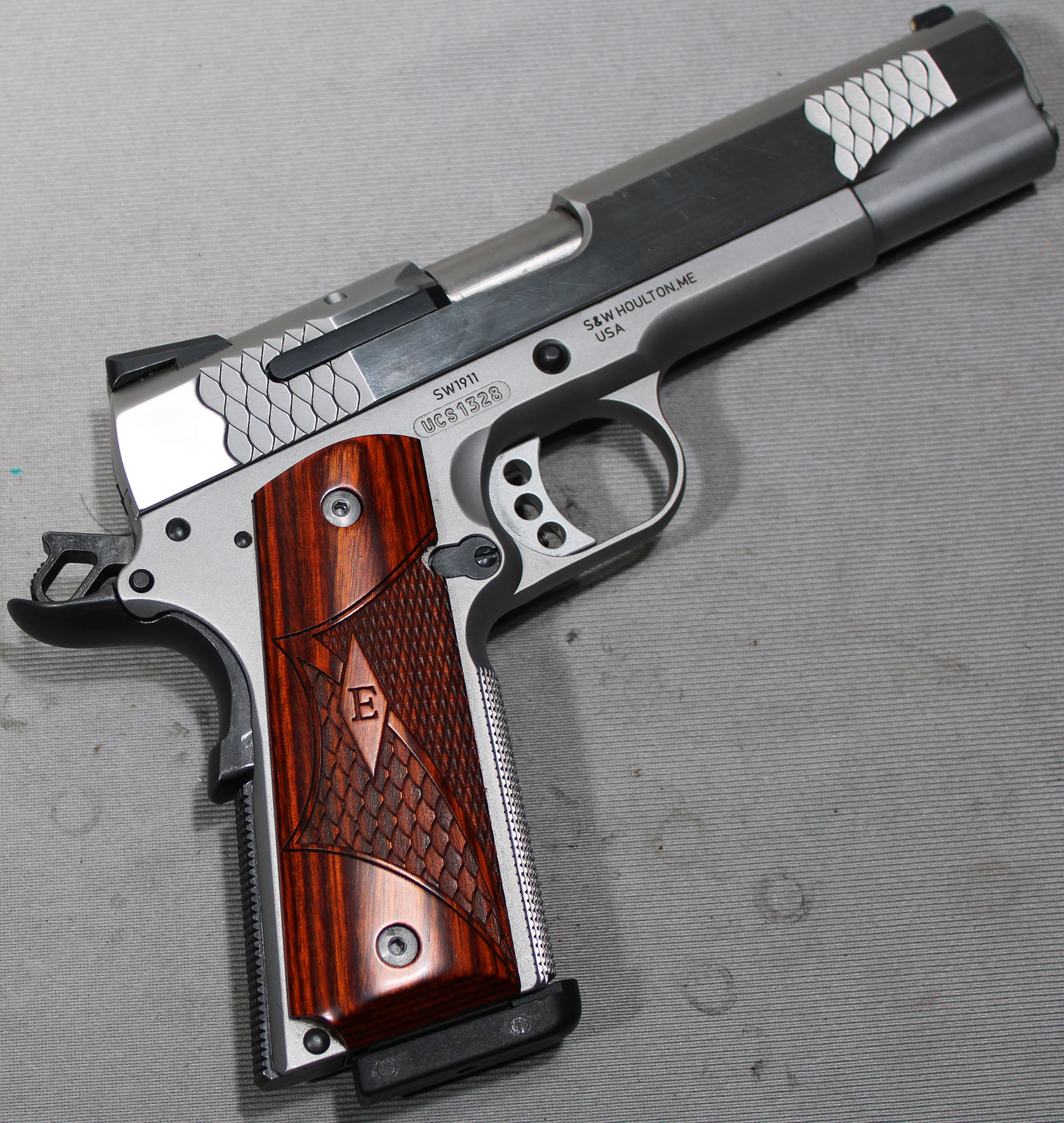 Smith &Wesson ~ SW1911 ~ .45 Auto - Smith & Wesson