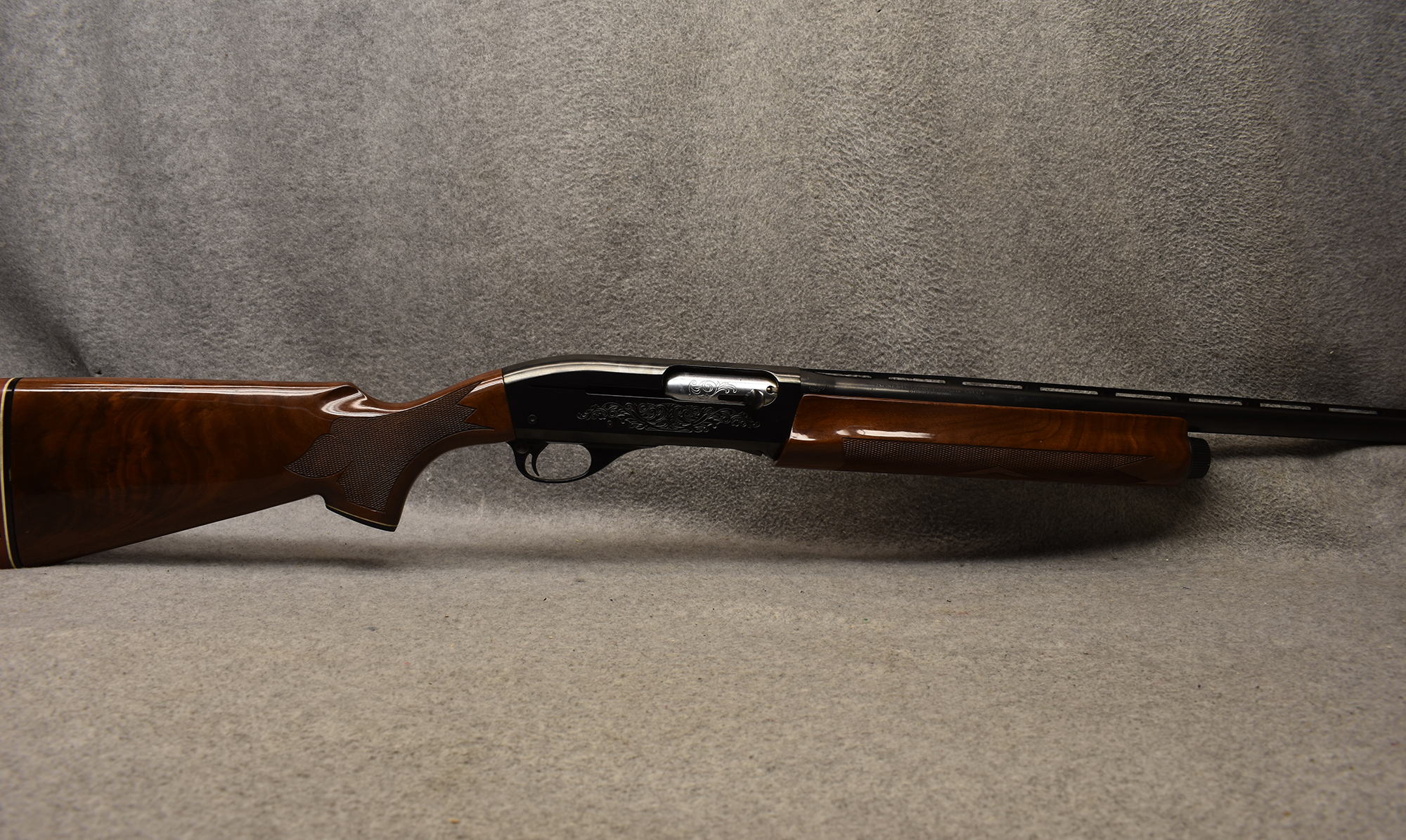 Remington ~ Model 1100 ~ 12 Gauge - Remington