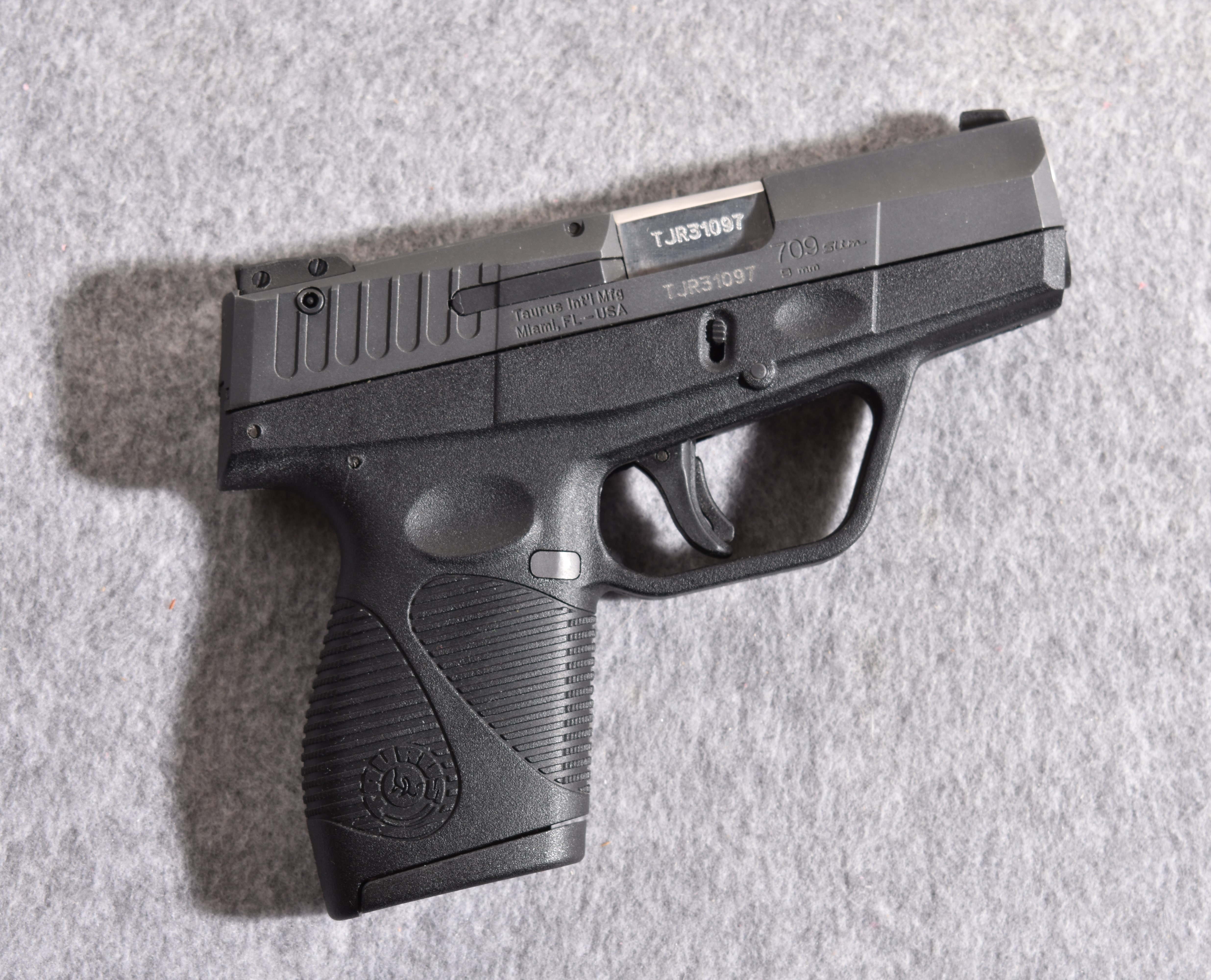 Image of Taurus 709 Slim 9mm Semiautomatic Pistol