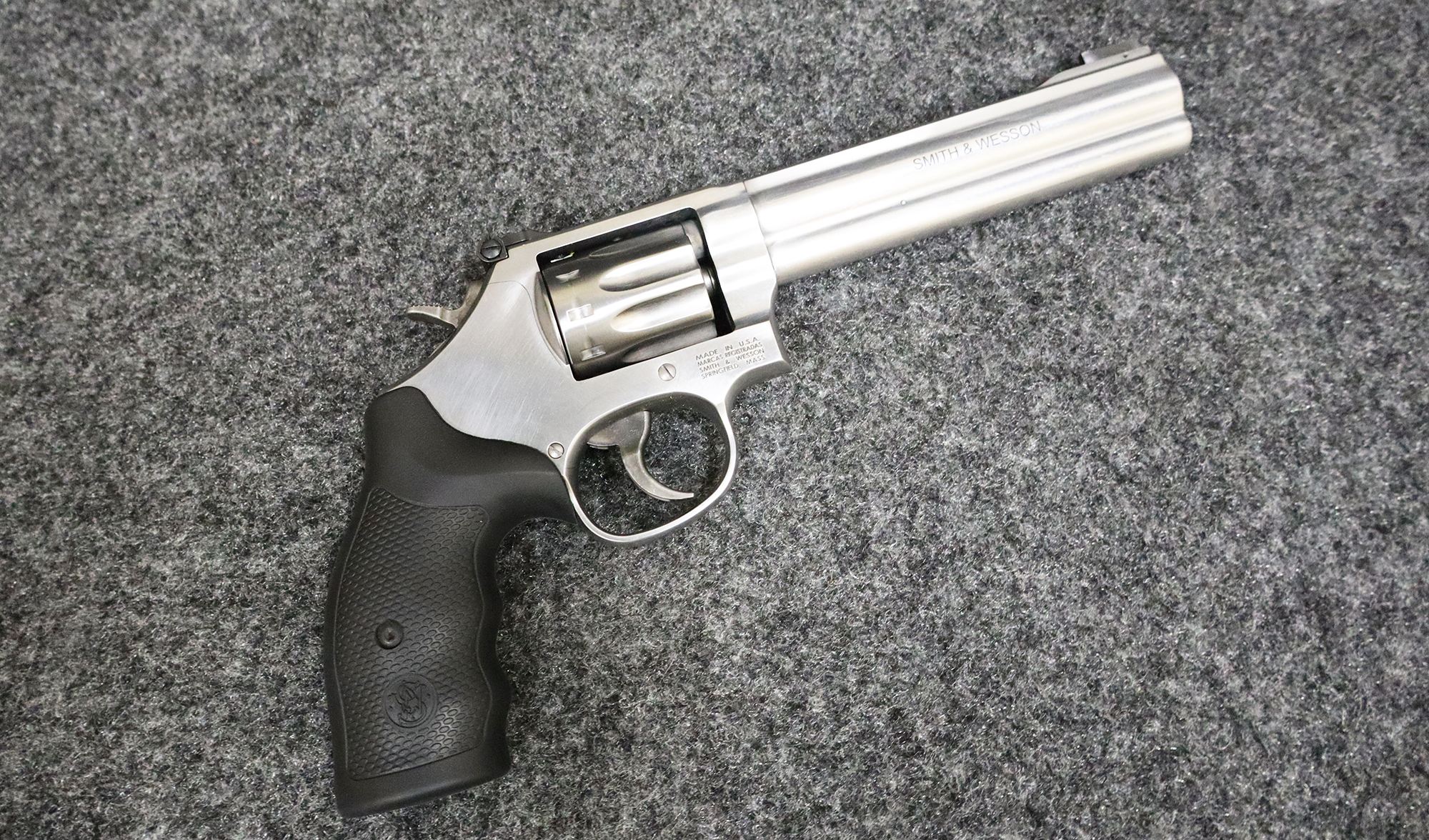 Image of Smith and Wesson ~ Model 617-6 ~ 22 Long Rifle