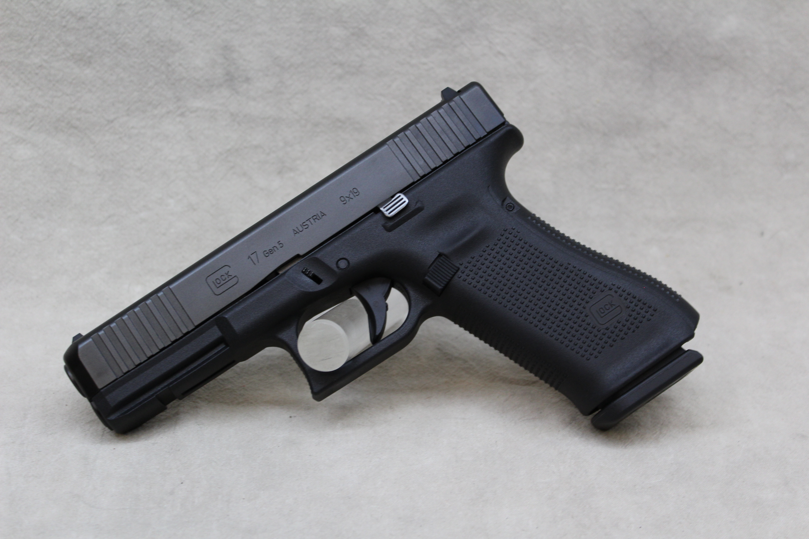 Glock 17 Gen 5 ~ 9mm Luger ~ - Glock