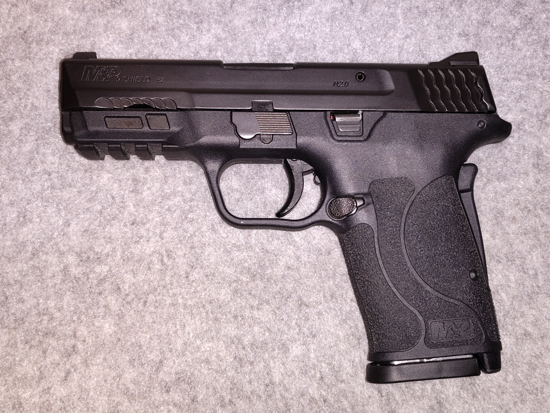 SMITH &WESSON ~ M&ampP9 SHIELD EZ ~ 9MM LUGER - Smith & Wesson