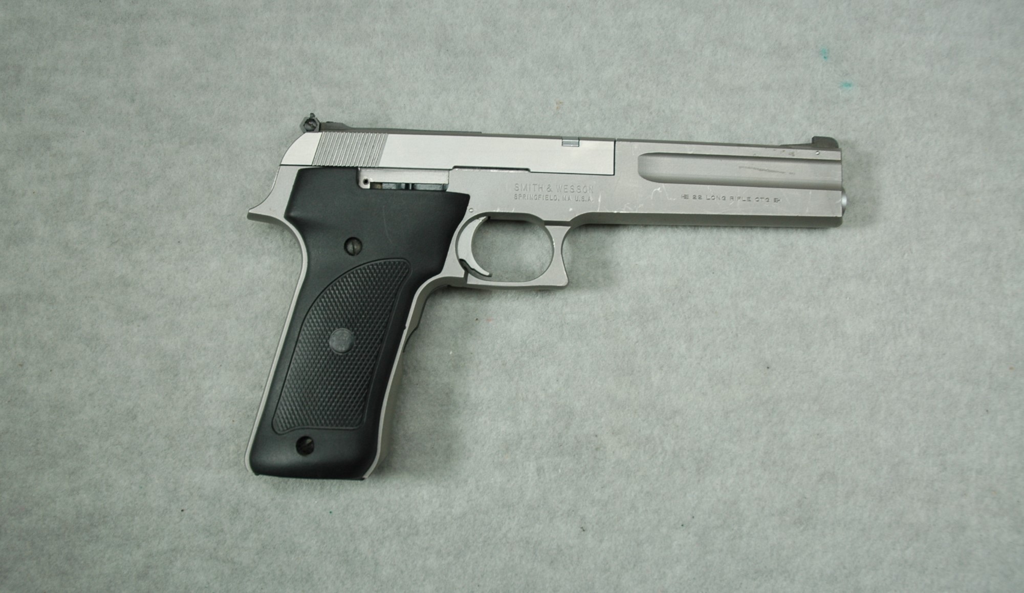 Image of Smith & Wesson ~ 2206 ~ .22 Long Rifle