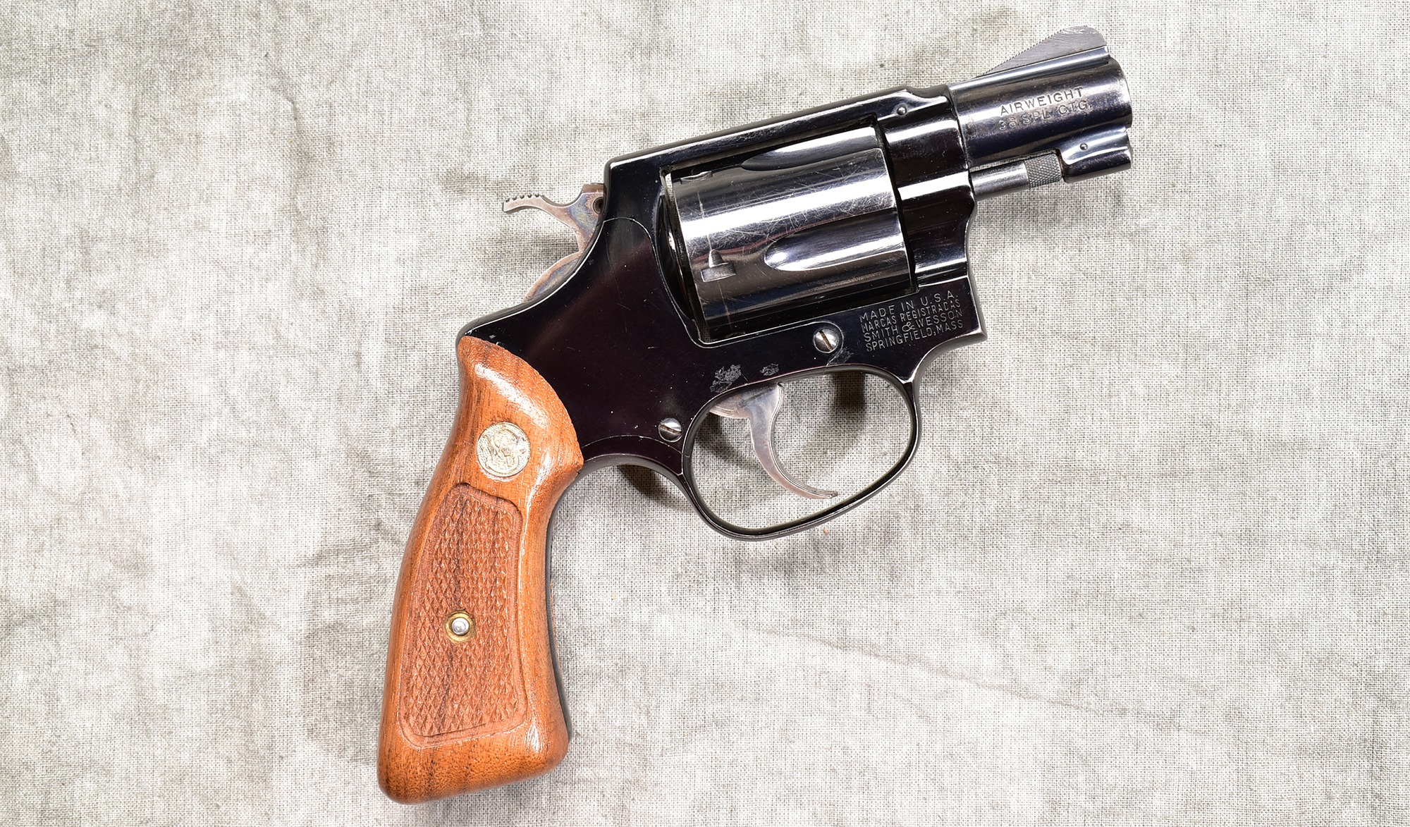 Image of SMITH & WESSON ~ MODEL 37 ~ CHIEF'S SPECIAL ~ AIRWEIGHT ~ .38 SPECIAL