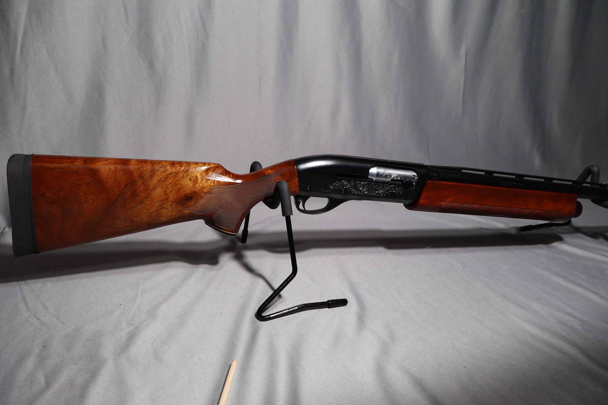 Remington ~ 1100 ~ 12 gauge - Remington