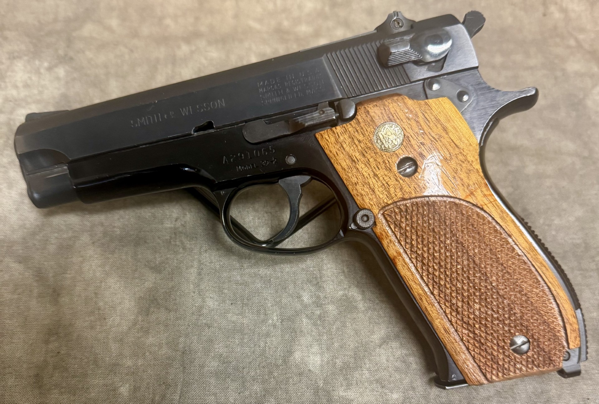 S&ampW~39-2~9mm - Smith & Wesson