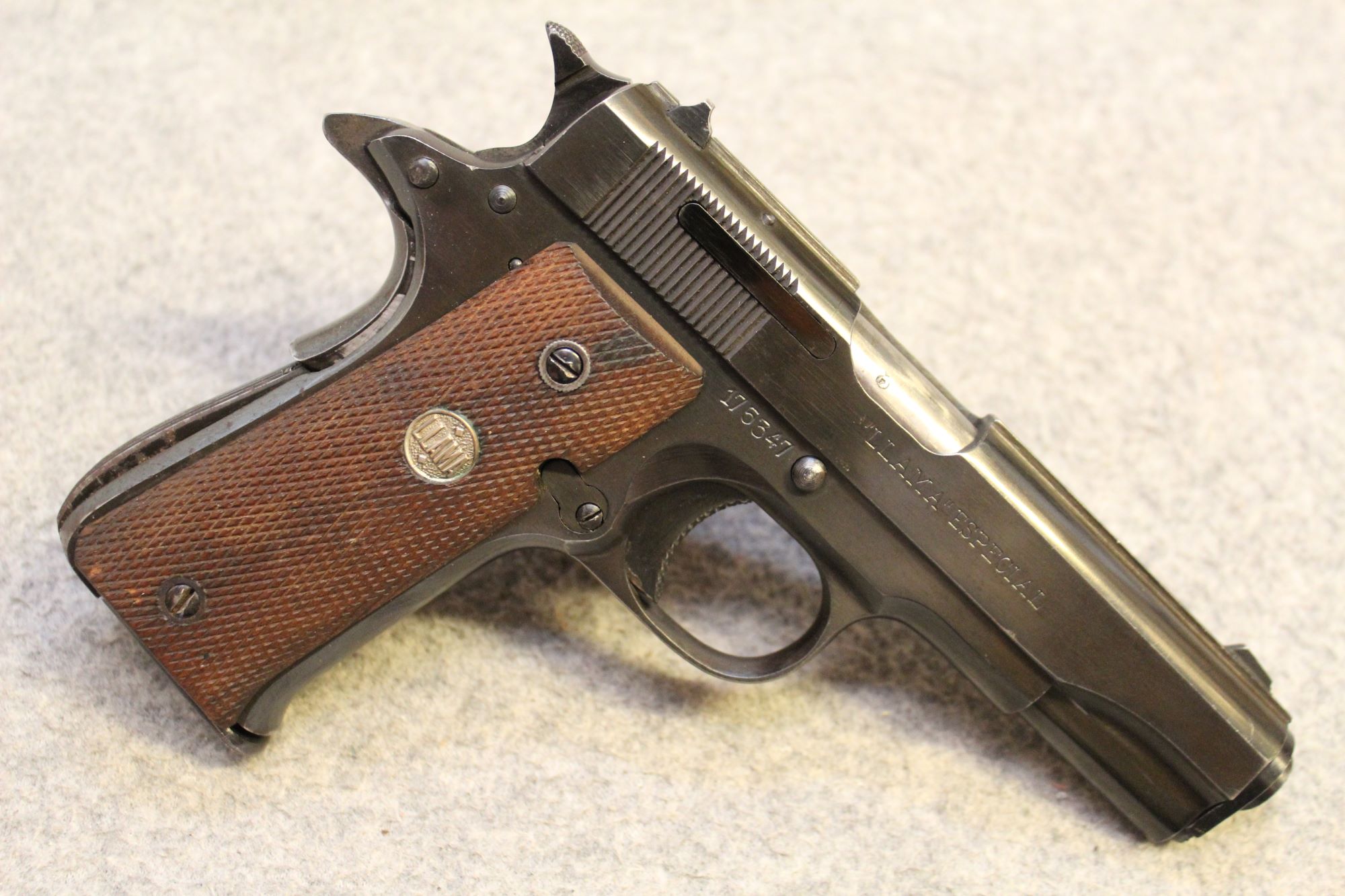 Image of Llama ~ Especial ~ .32 ACP